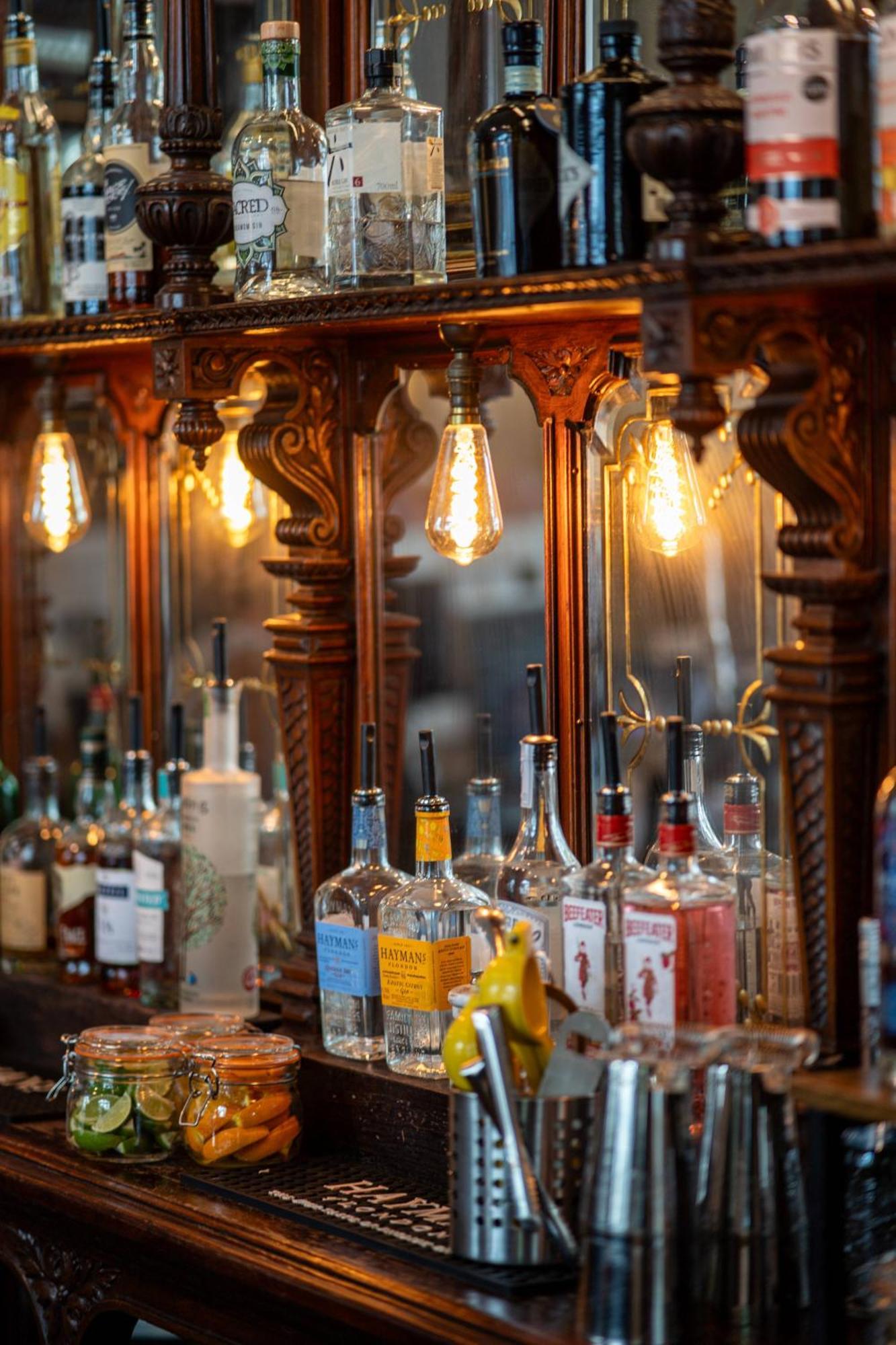 Publove @ The White Ferry, Victoria Hostel London