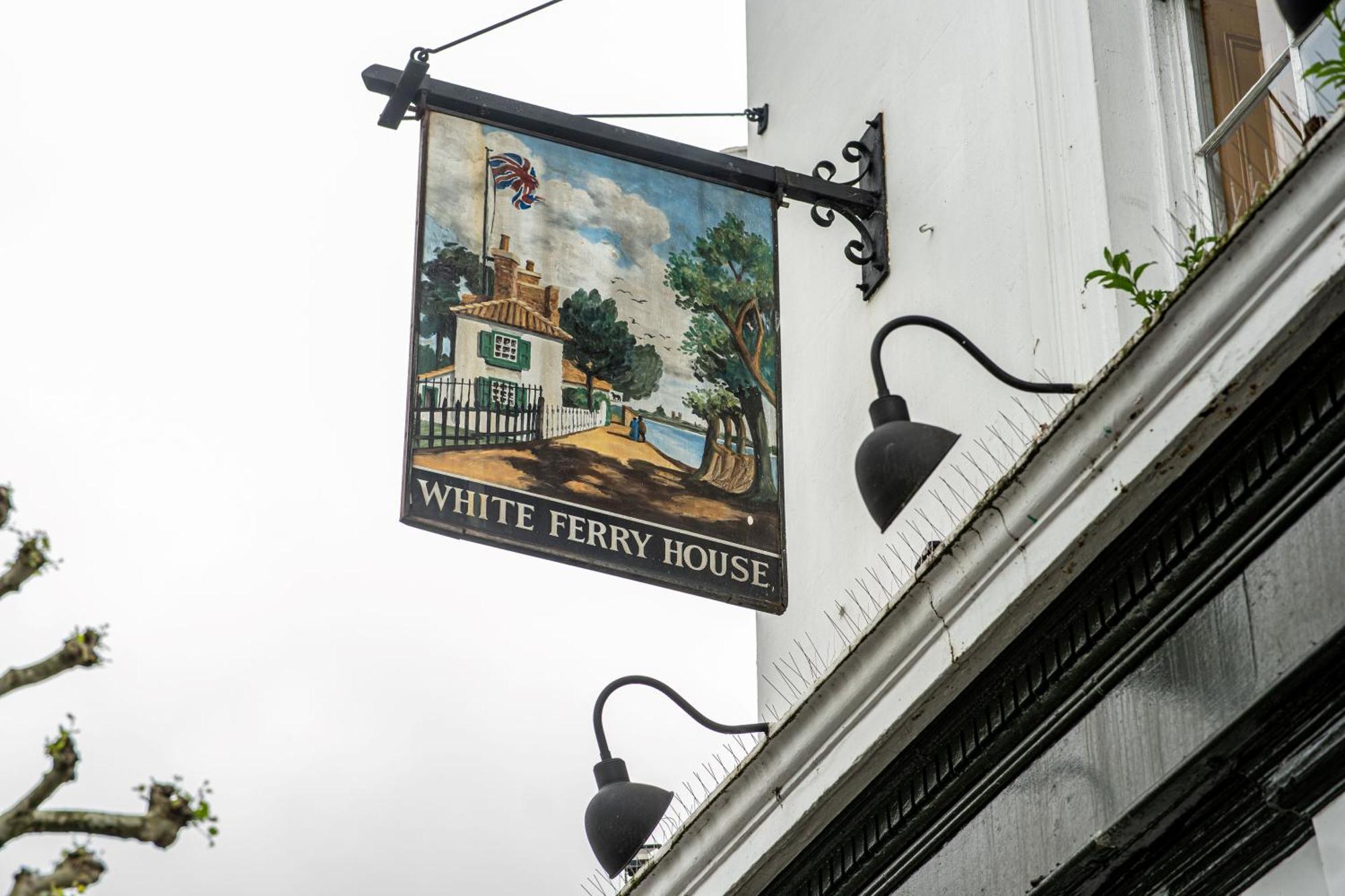 Publove @ The White Ferry, Victoria Vandrerhjem London