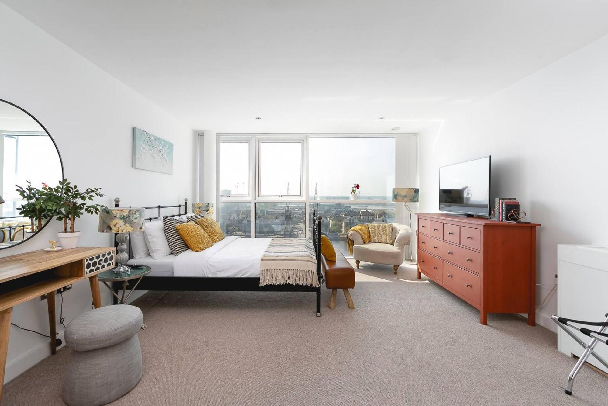 Guest house Serene Waterfront - Excel London