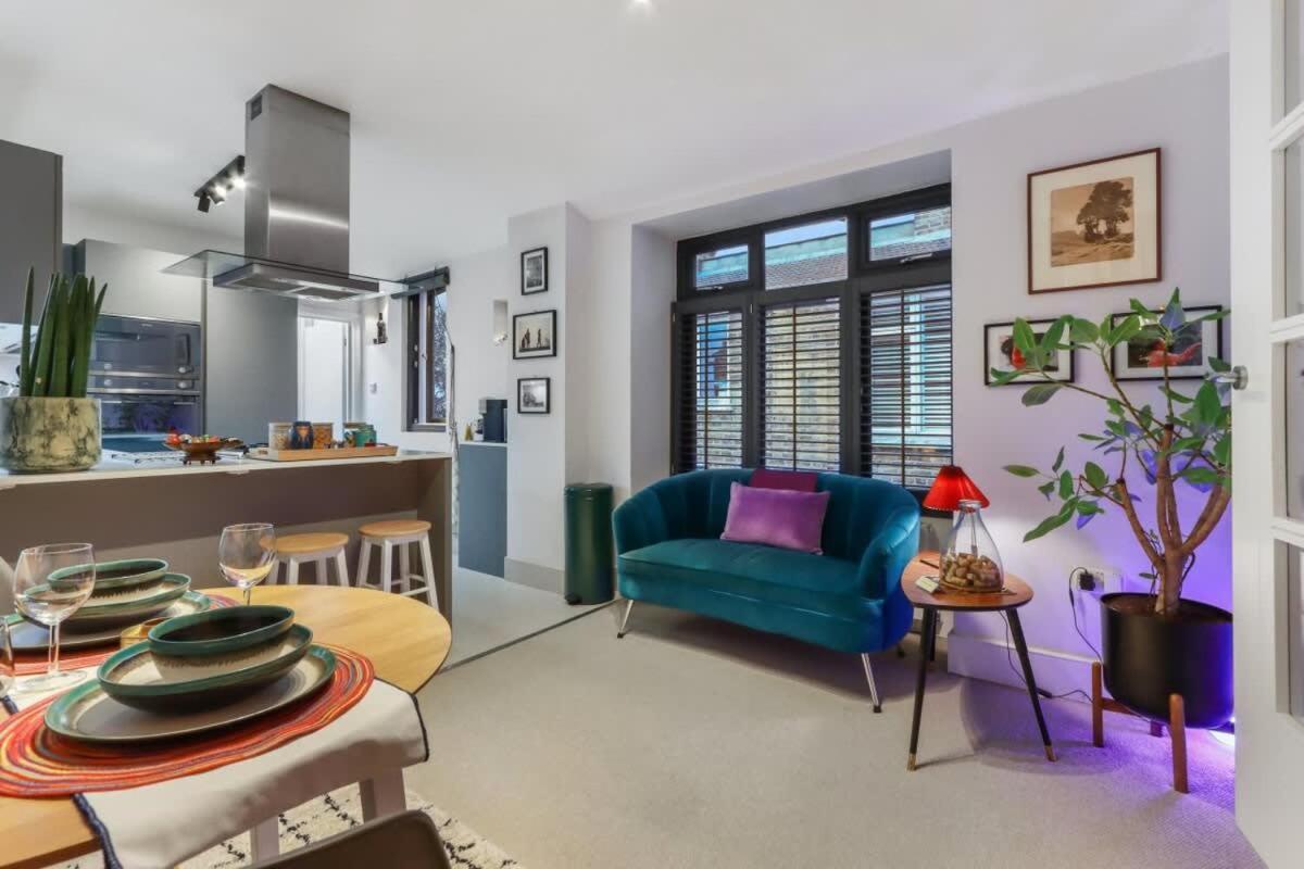Modern Double Bedroom In 1 Londen