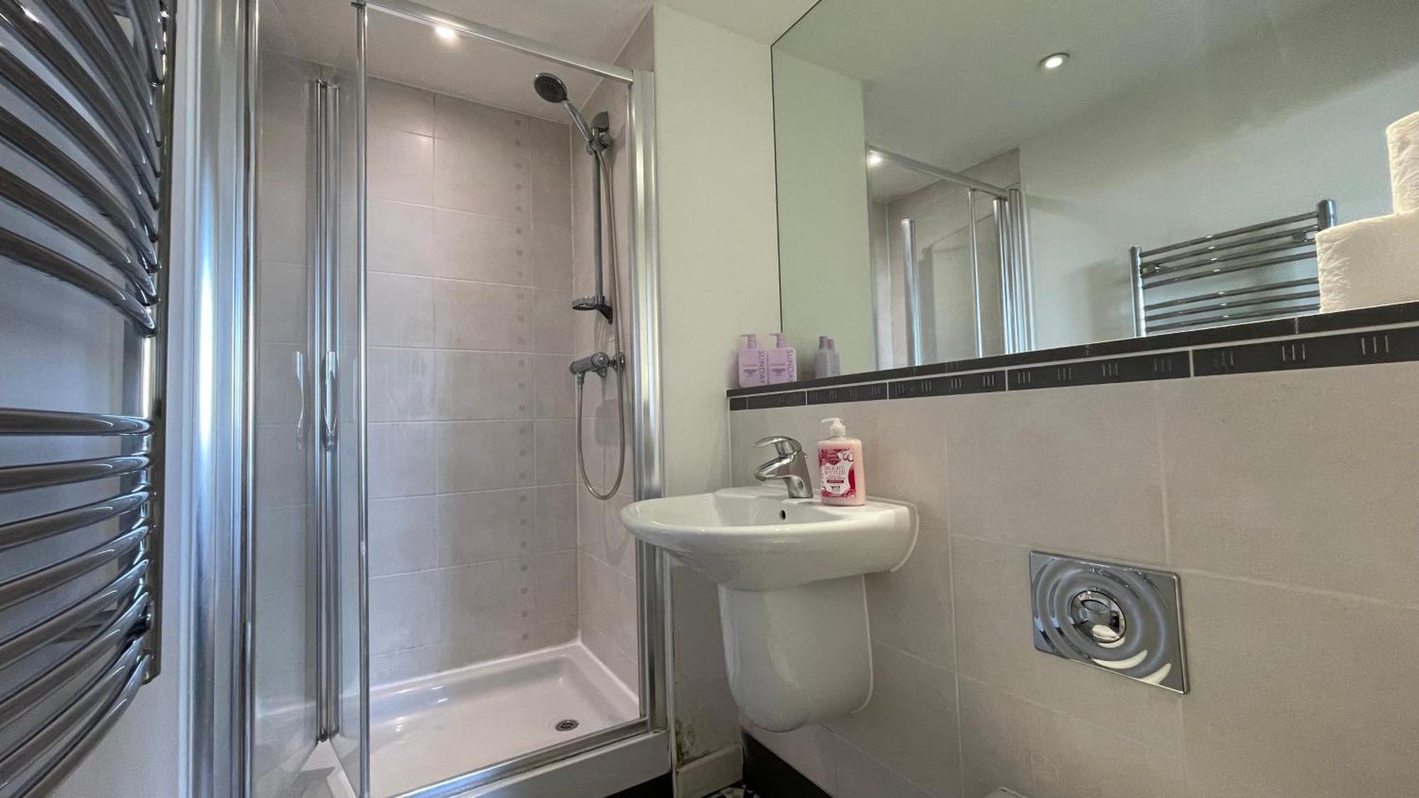 Apartment Stratford 2 Bedroom With 2 Bathrooms & Great Links *