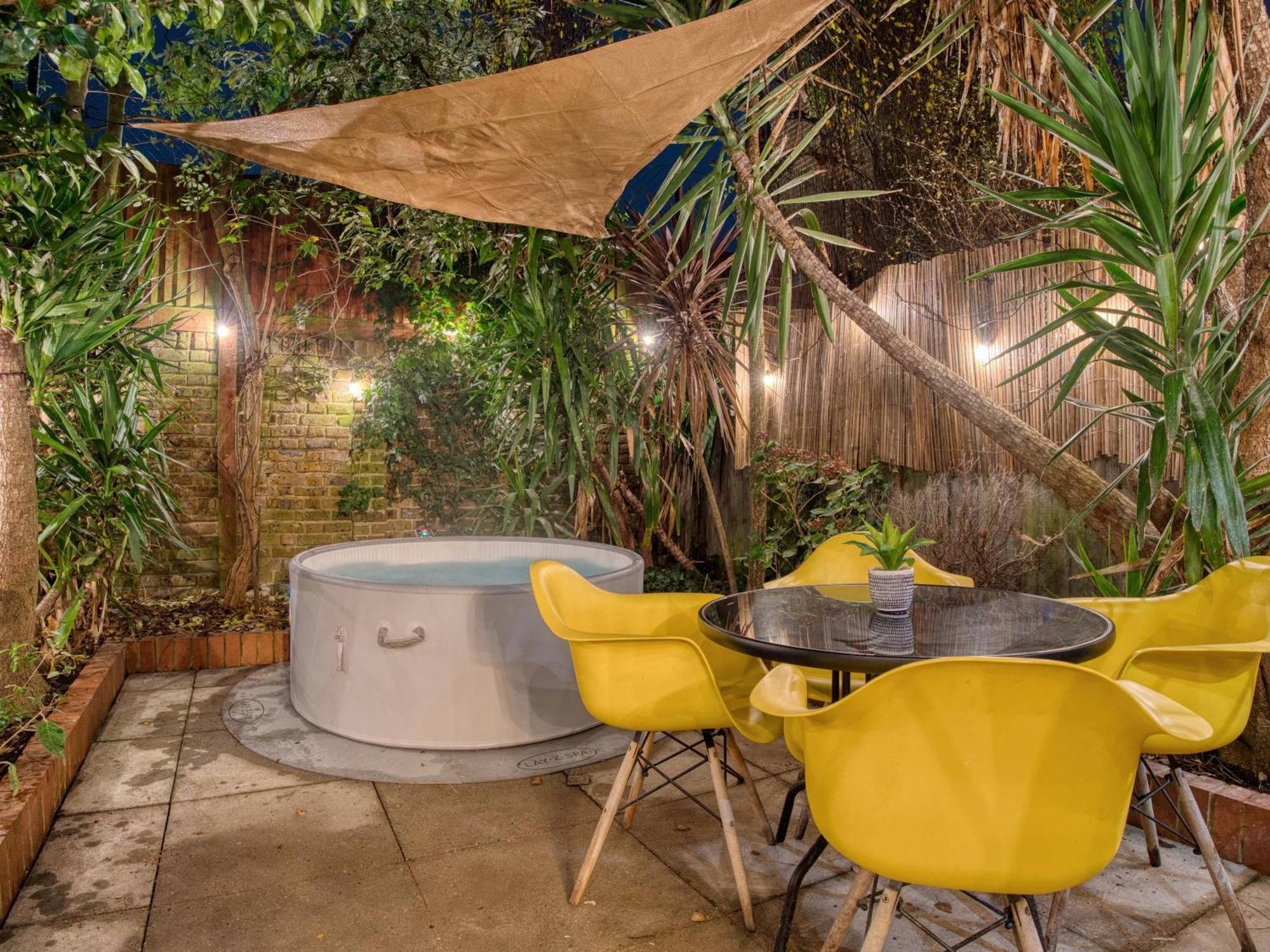 Fulham - Hot Tub, Parking, Games & Cinema London
