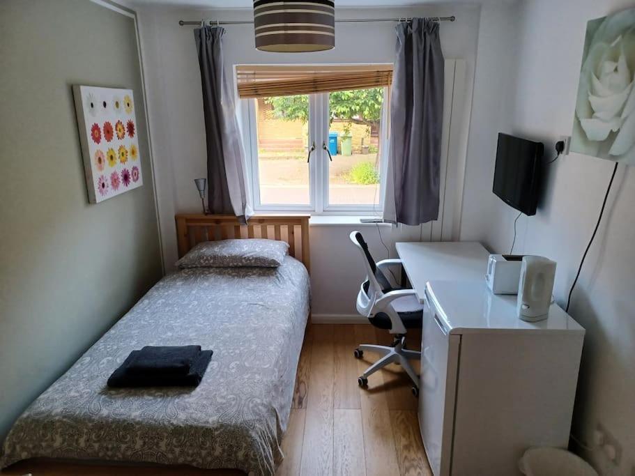 With En-suite And Free Parking Gjestgiverier