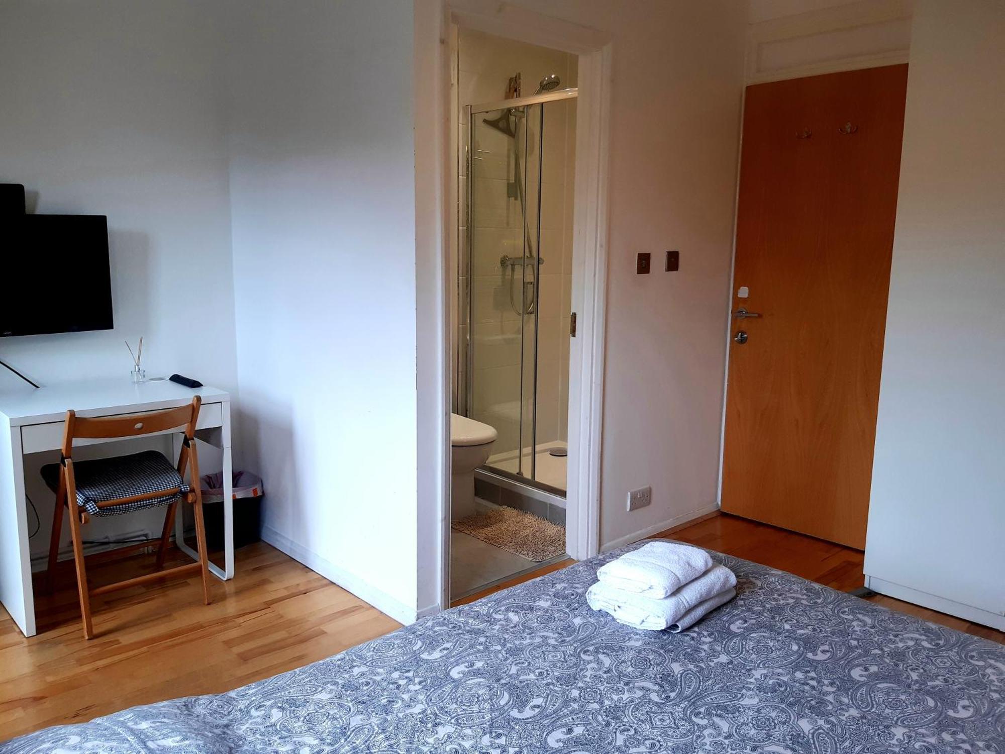 Gjestgiverier With En-suite And Free Parking