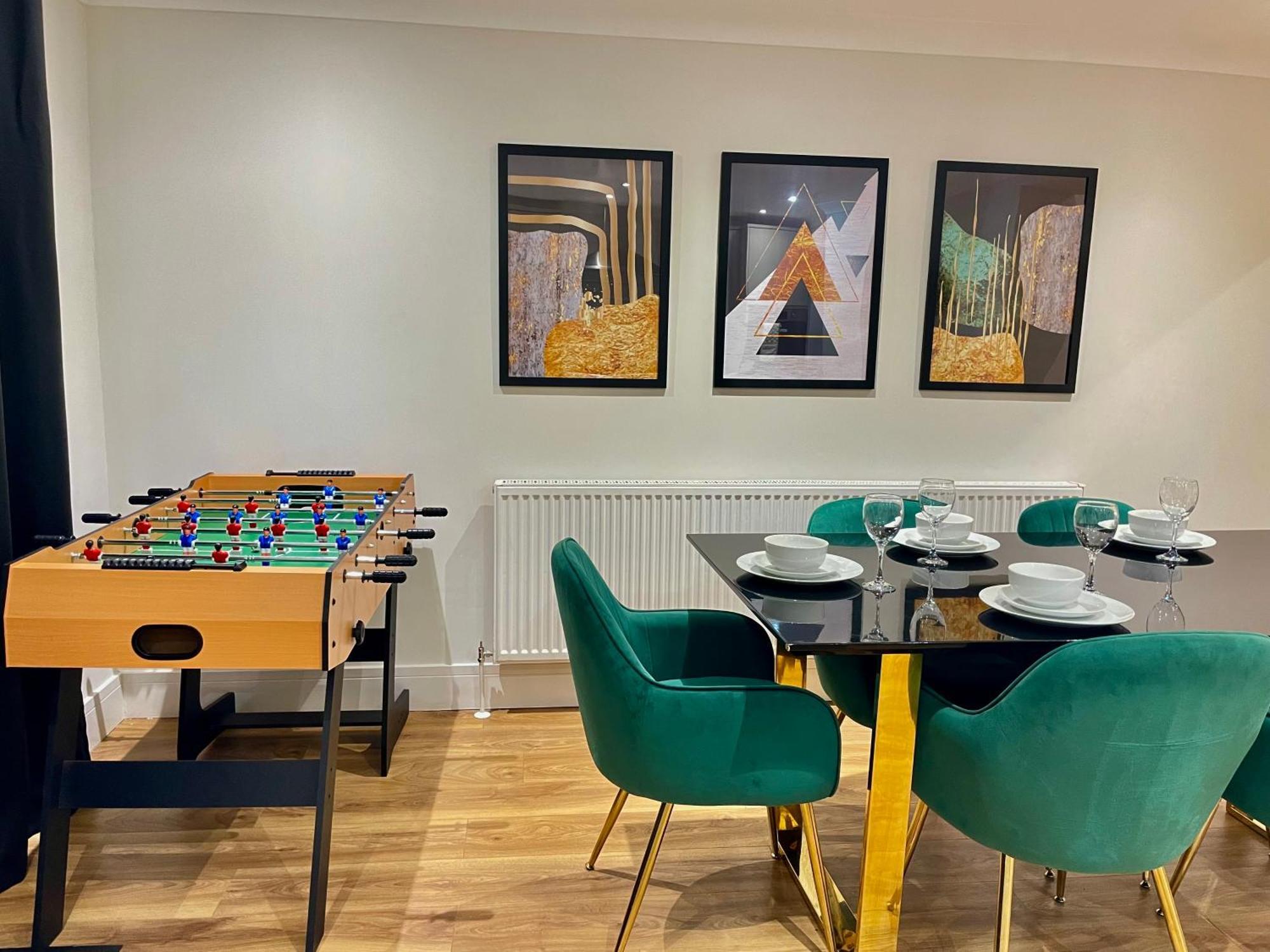Vakantiehuis Luxurious House In Wembley - Garden Londen