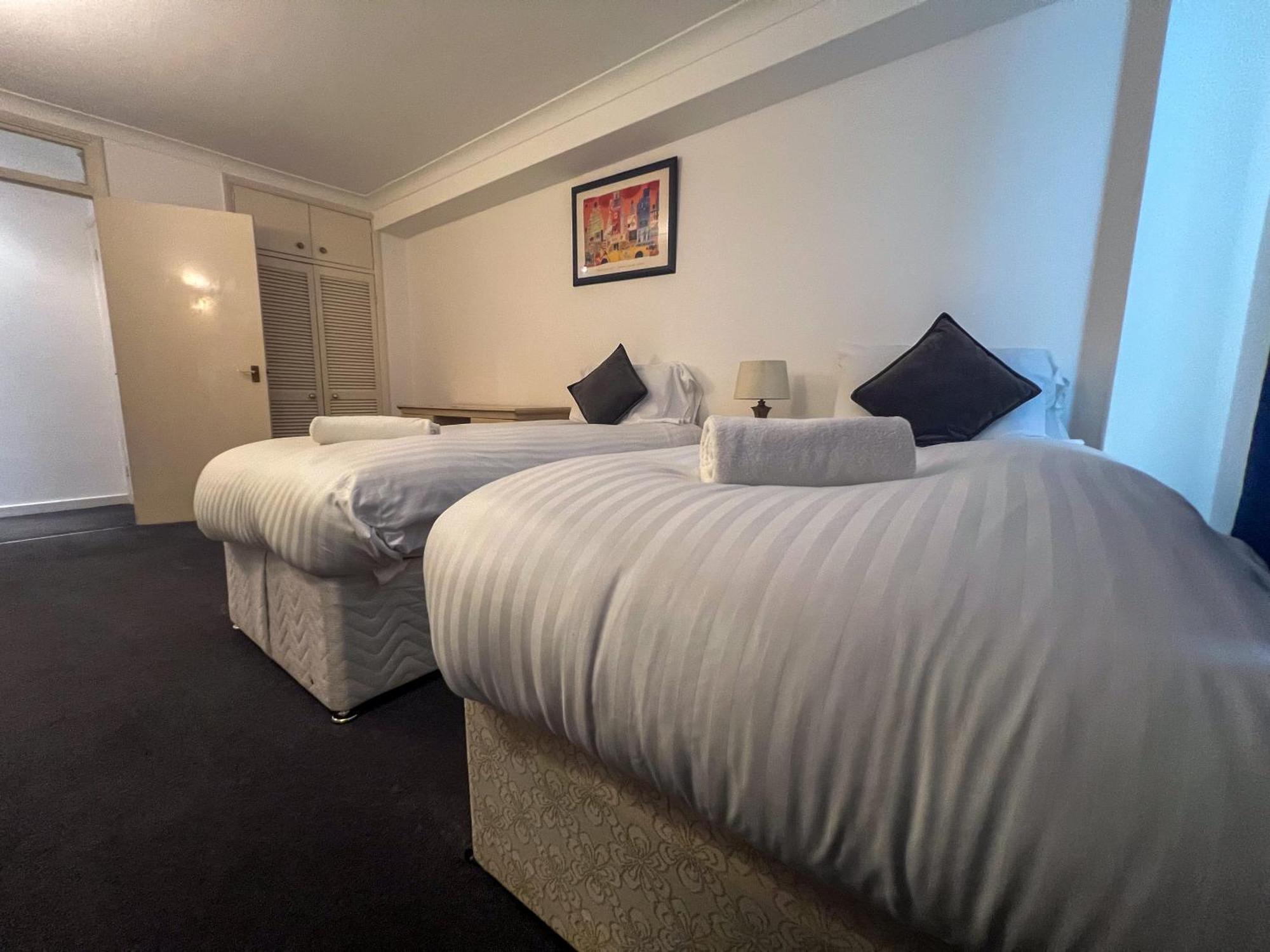 Collection In Prestigious Mayfair Location Apartment *