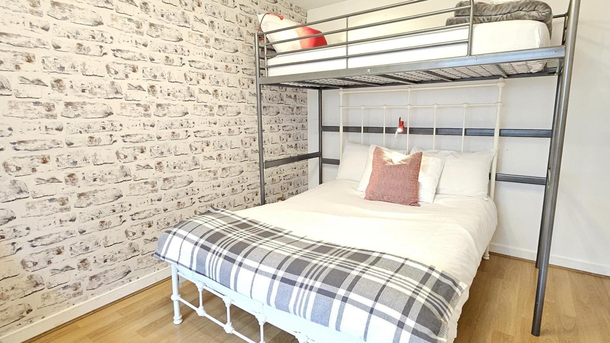 Tower Bridge Rainbow Gasthof 3*