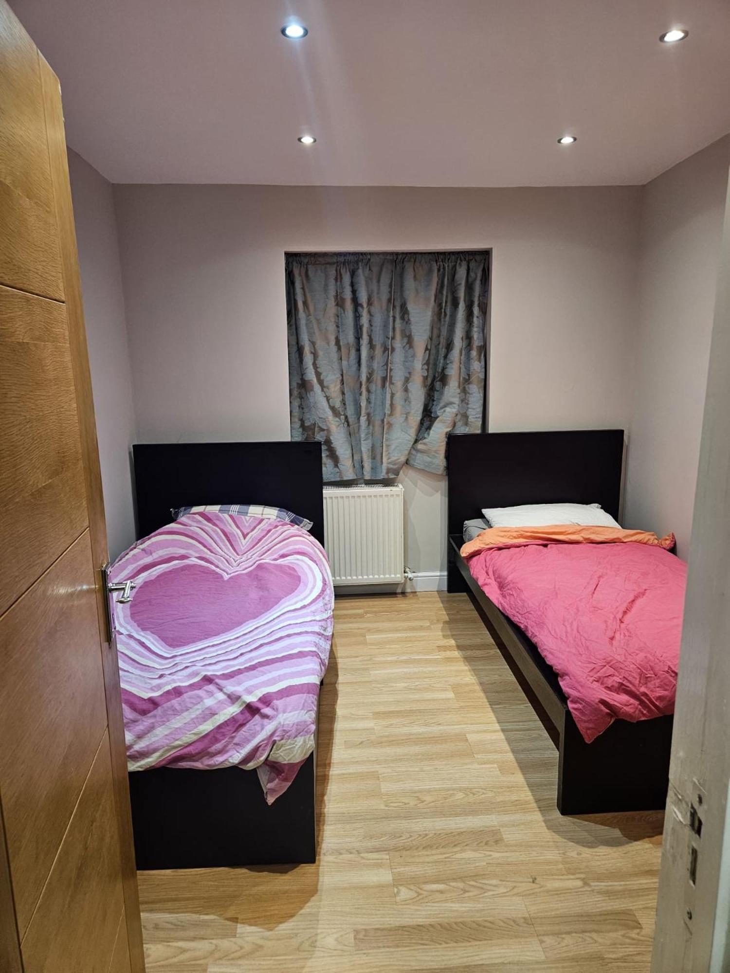 2 Bedroom Flat - Travel Direct To Heathrow/central Leilighet