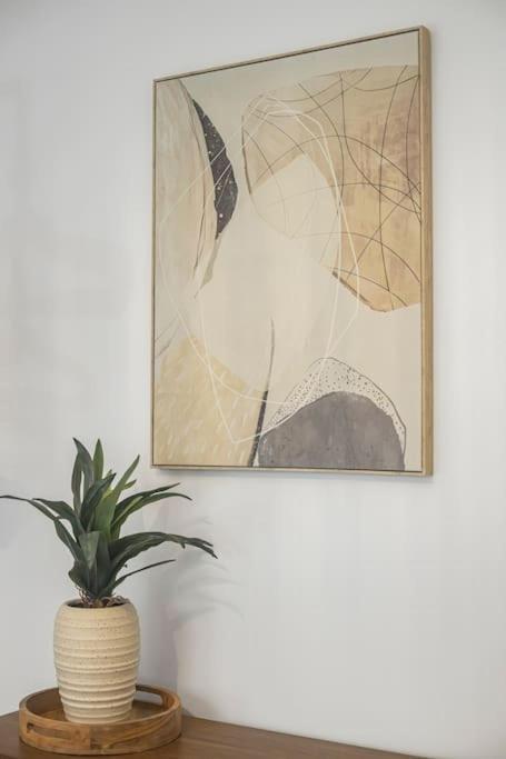 The Hoxton Nest - Stylish 1 Bed Shoreditch Flat Londen