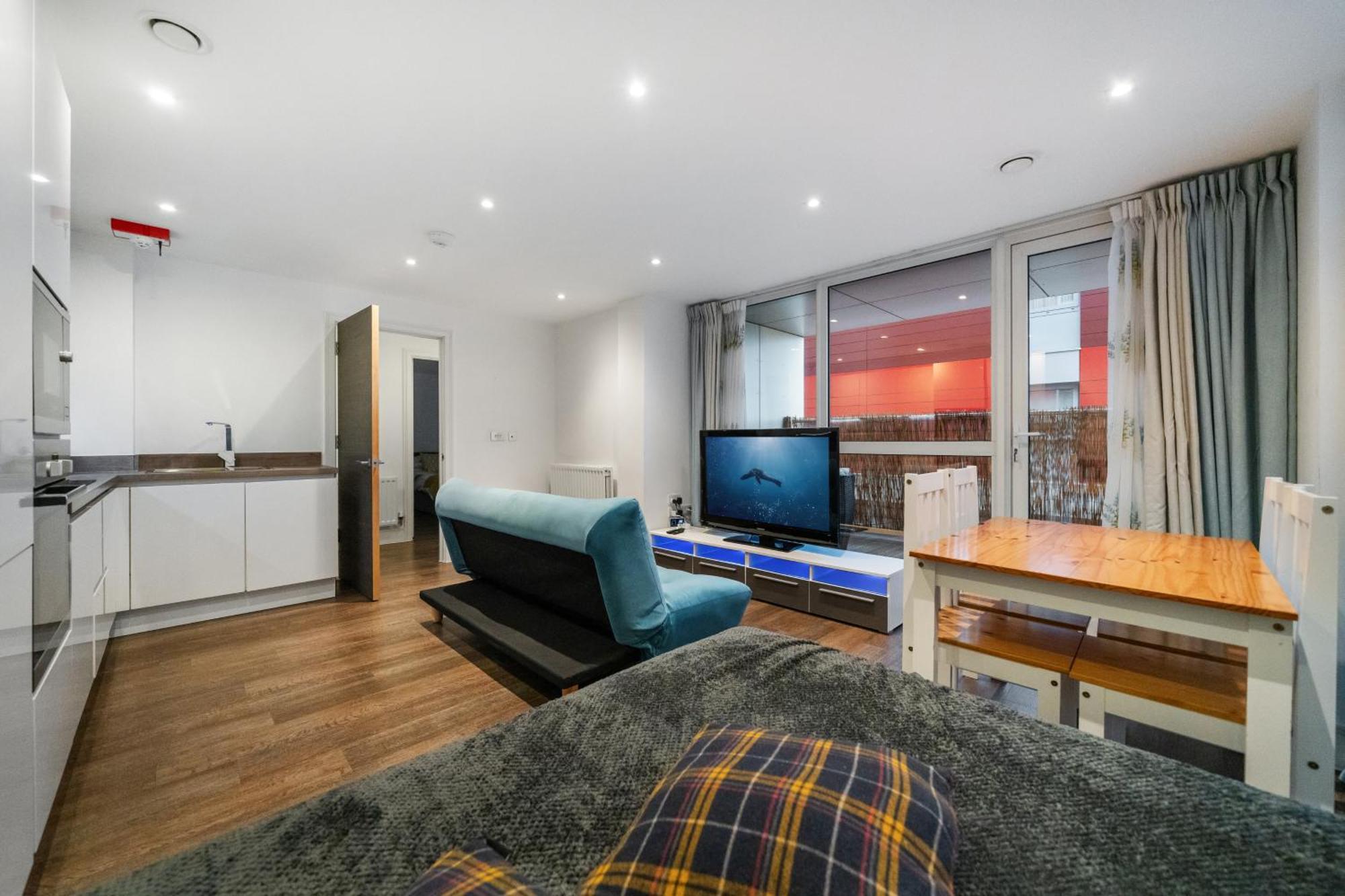 Riverside 1br With Easy Transport 20min To Centre Leilighet London