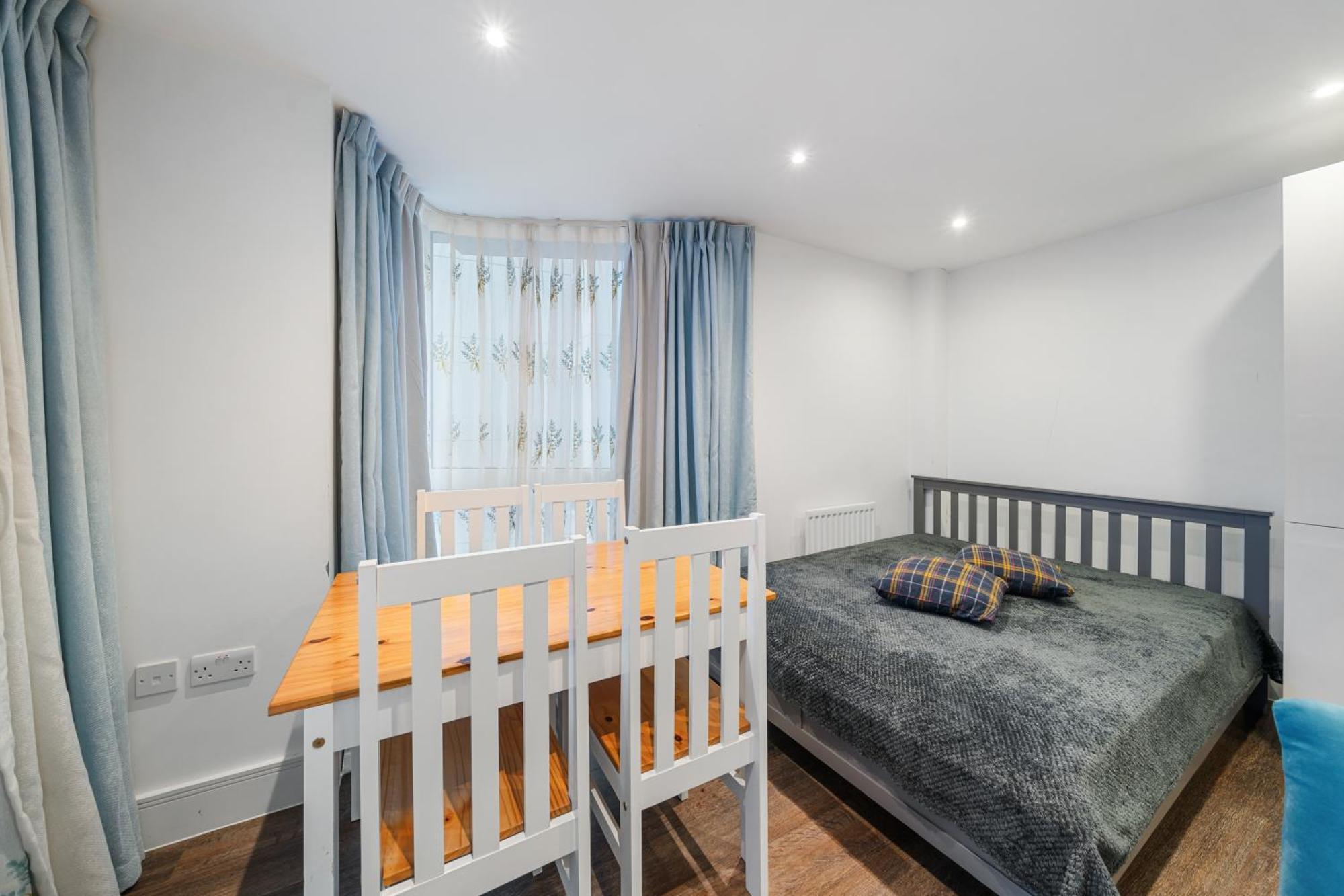 Riverside 1br With Easy Transport 20min To Centre Leilighet