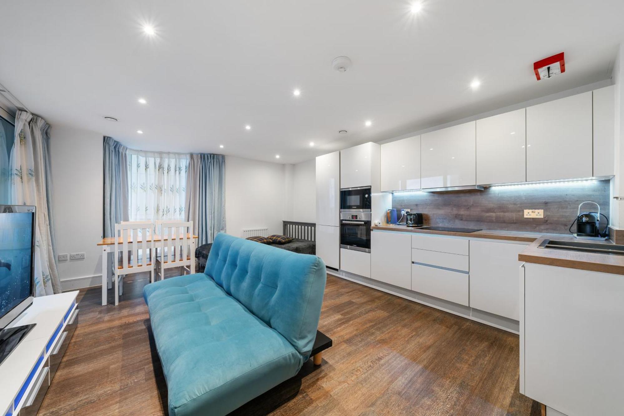 Riverside 1br With Easy Transport 20min To Centre Leilighet London