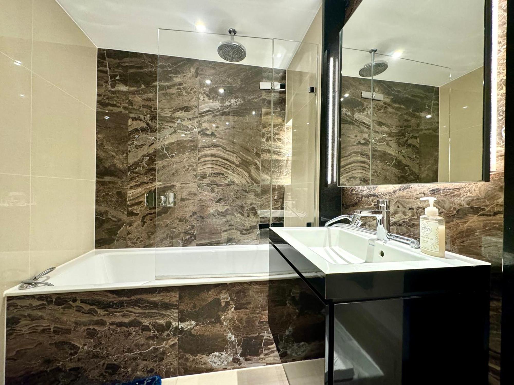 2 Bedroom Luxury Edgware Road By Wild Leilighet London