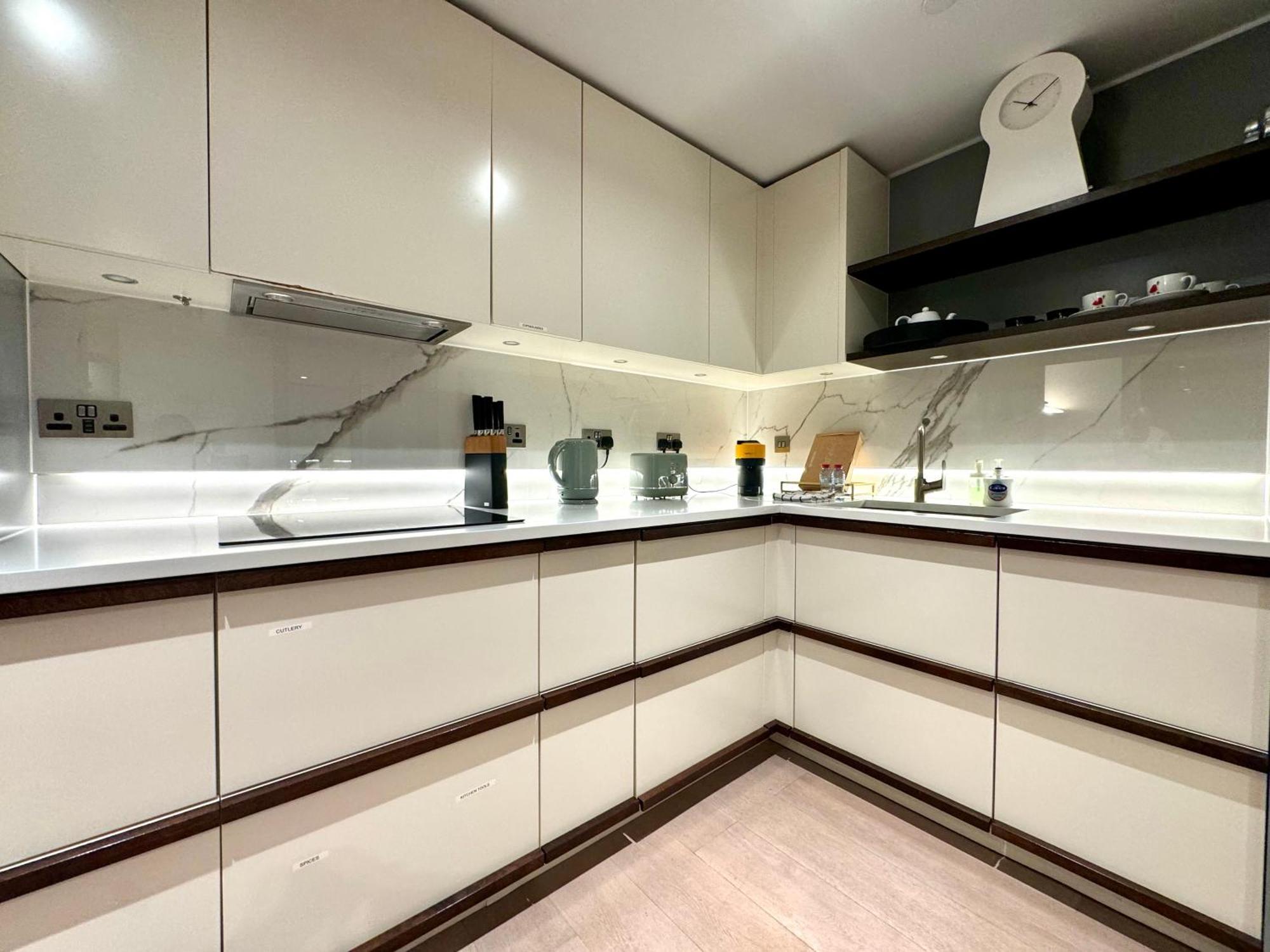 2 Bedroom Luxury Edgware Road By Wild Leilighet *