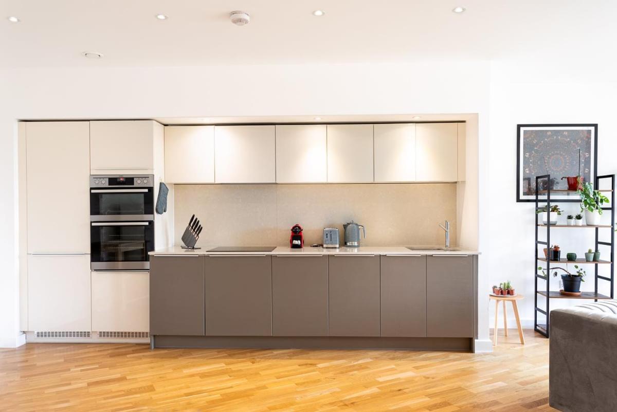 Modern Chiswick Apartment *