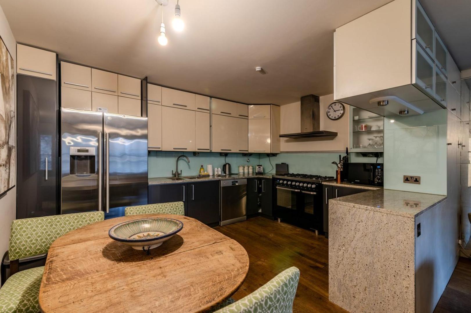 Beautiful Three Bedroom House In West Сasa de vacaciones Londres