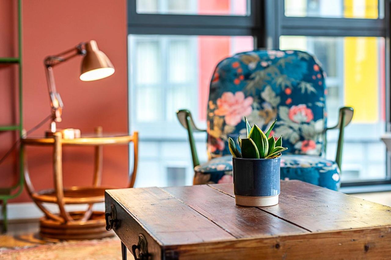 Vibrant And Modern With Canal Views London