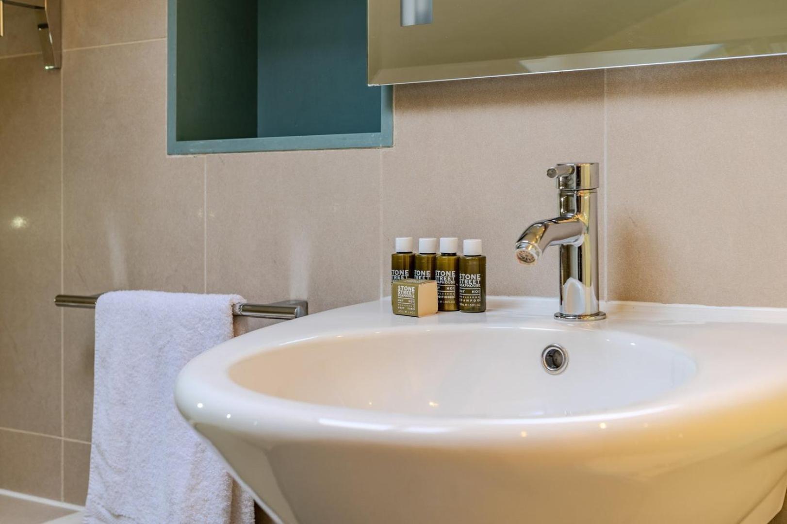 Beautiful Three Bedroom House In West *