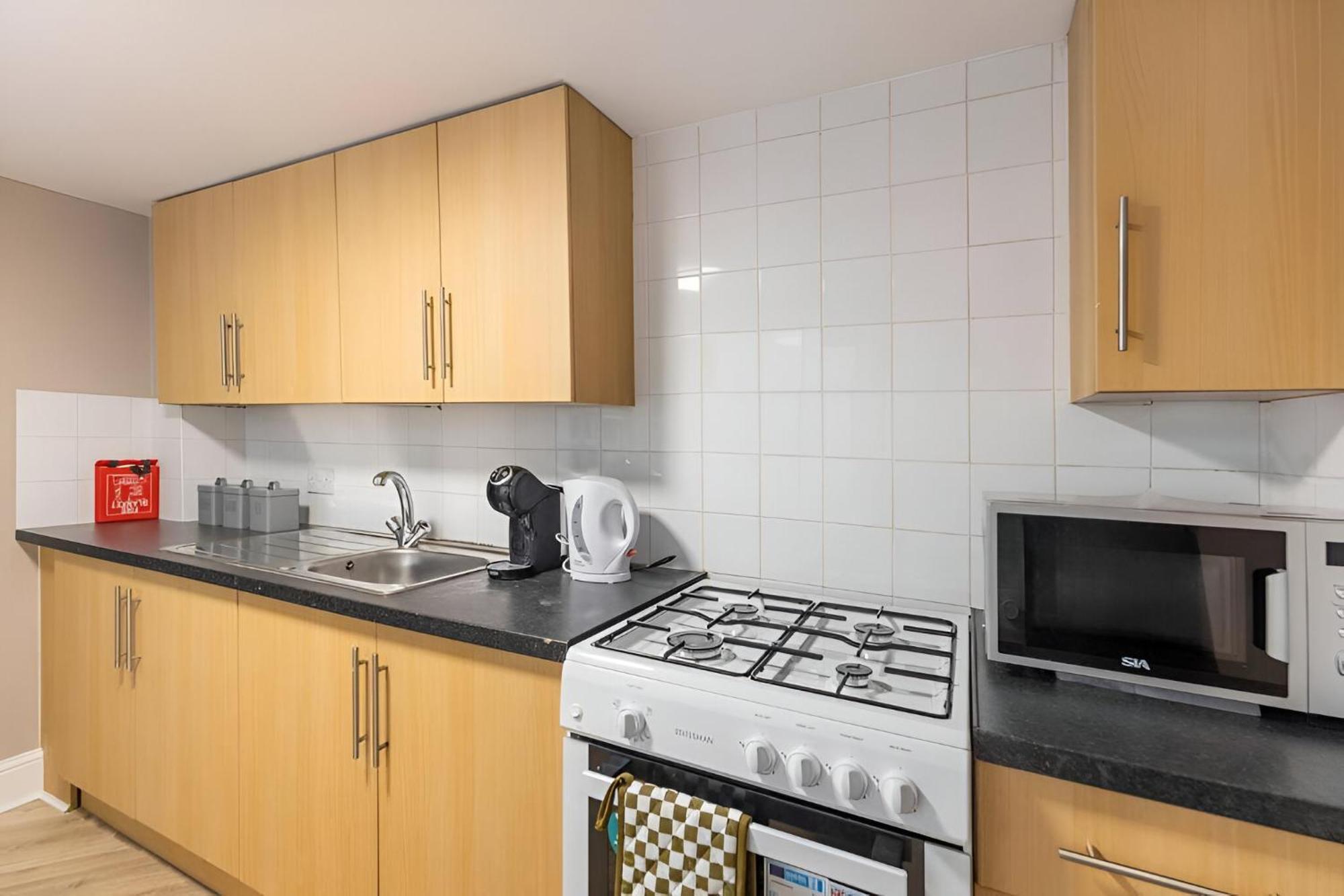 Apartment Bold & Vibrant 1-bedroom Escape In Prime Location!