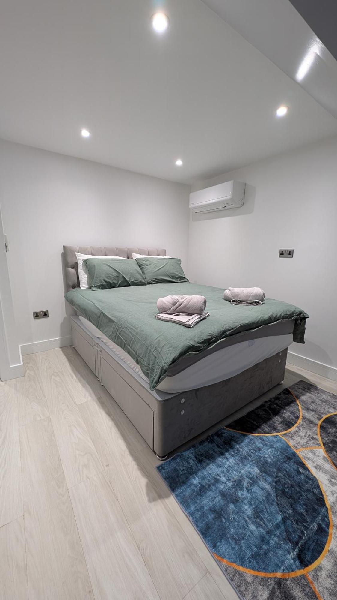 Apartment Family Friendly Fully Refurbished 3 Bedroom, 3 Bathroom In