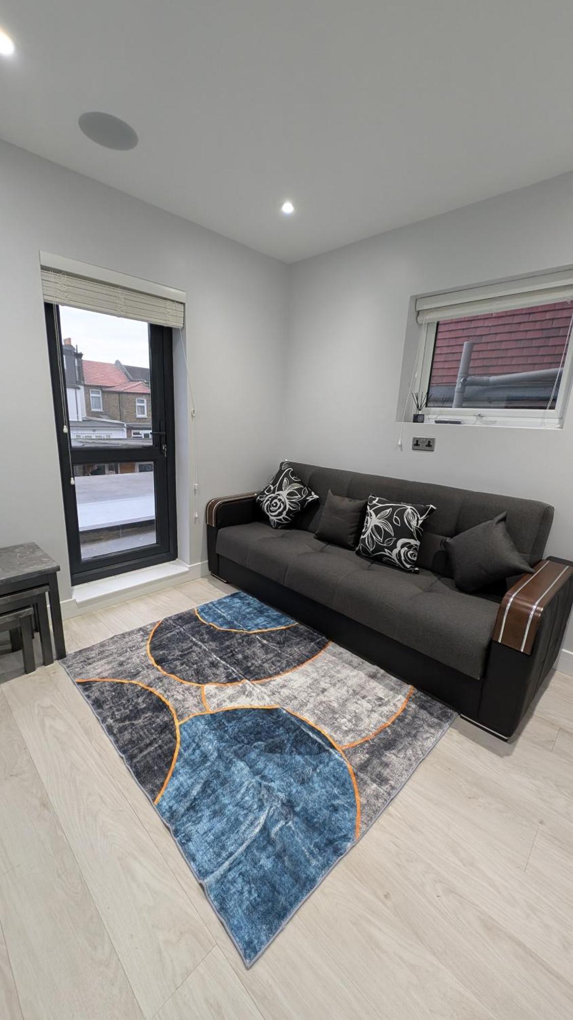 Apartment Family Friendly Fully Refurbished 3 Bedroom, 3 Bathroom In