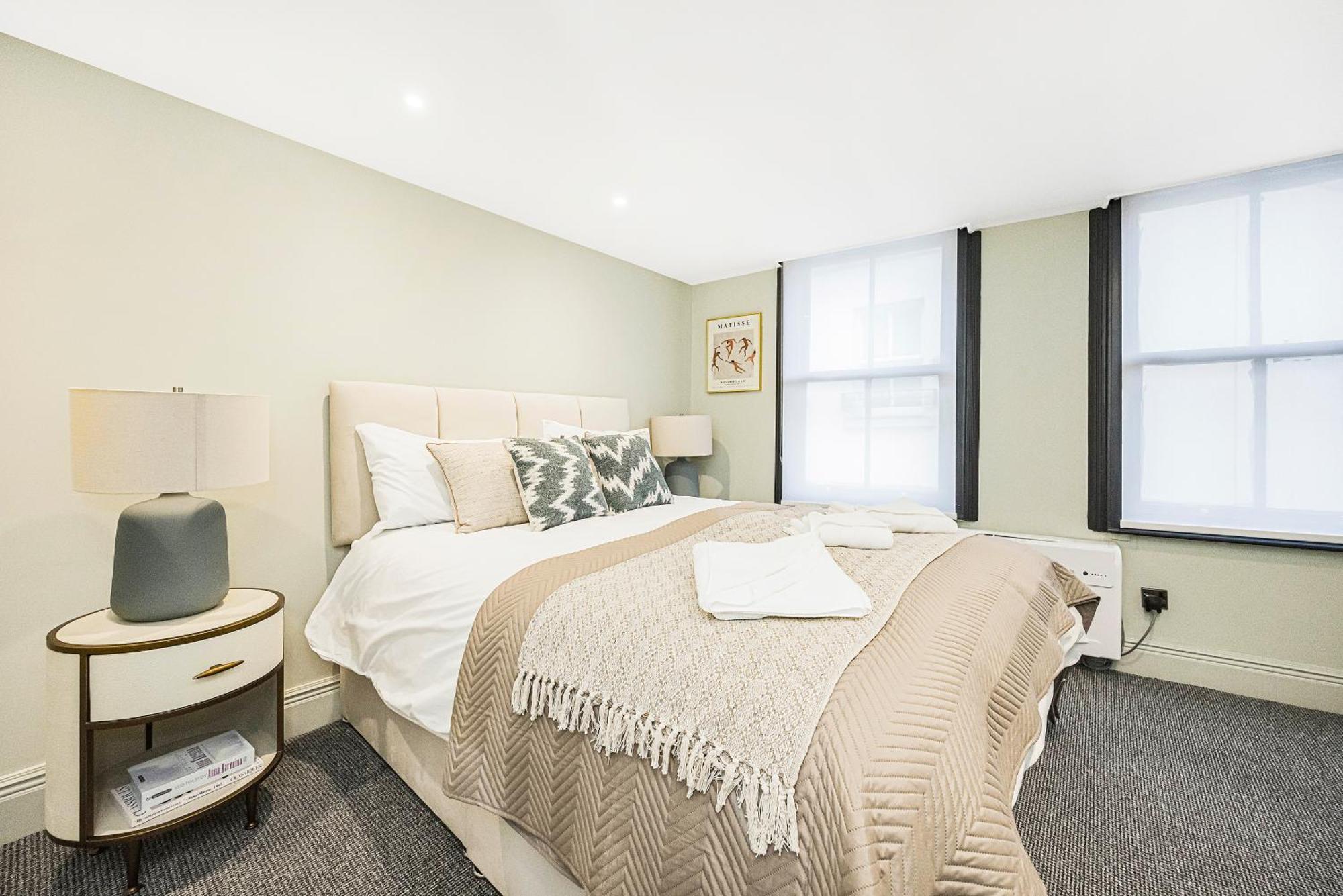 Stylish 2-bed Townhouse In Mayfair Apartment London