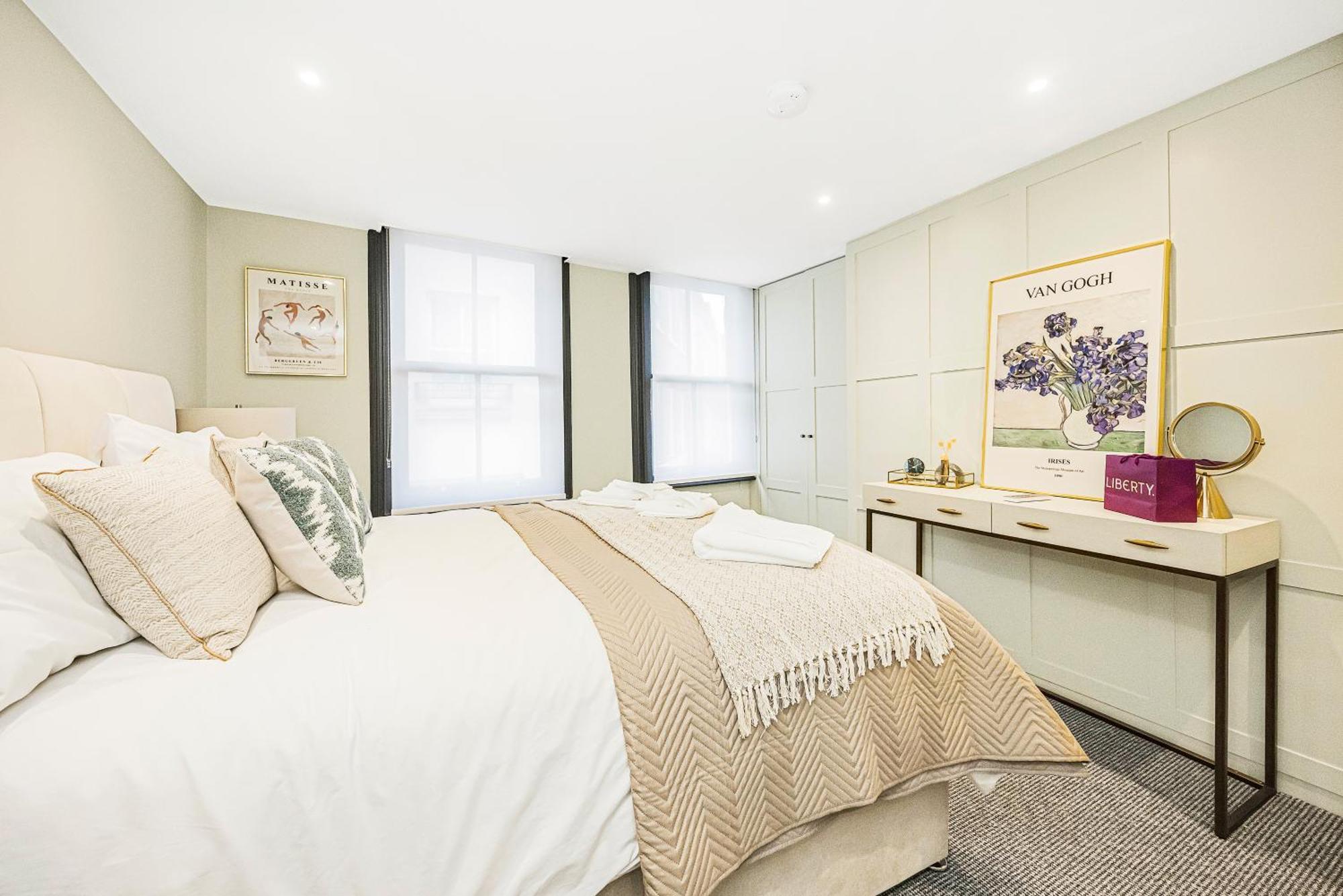 Stylish 2-bed Townhouse In Mayfair * London