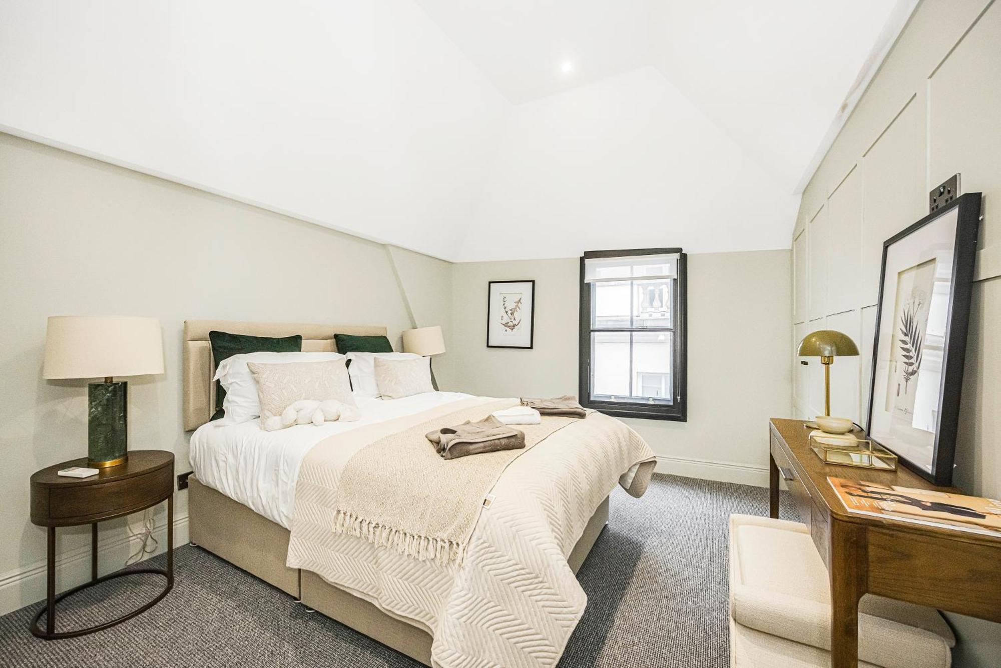 Stylish 2-bed Townhouse In Mayfair Apartment
