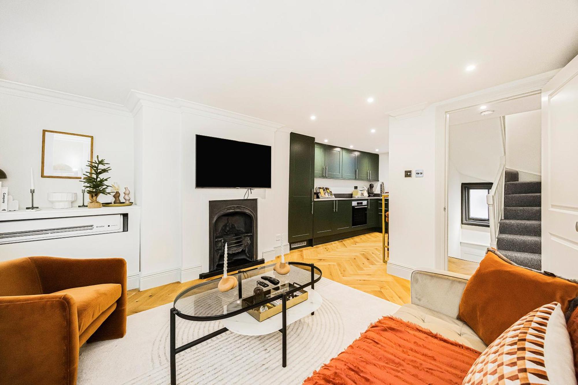Stylish 2-bed Townhouse In Mayfair * London