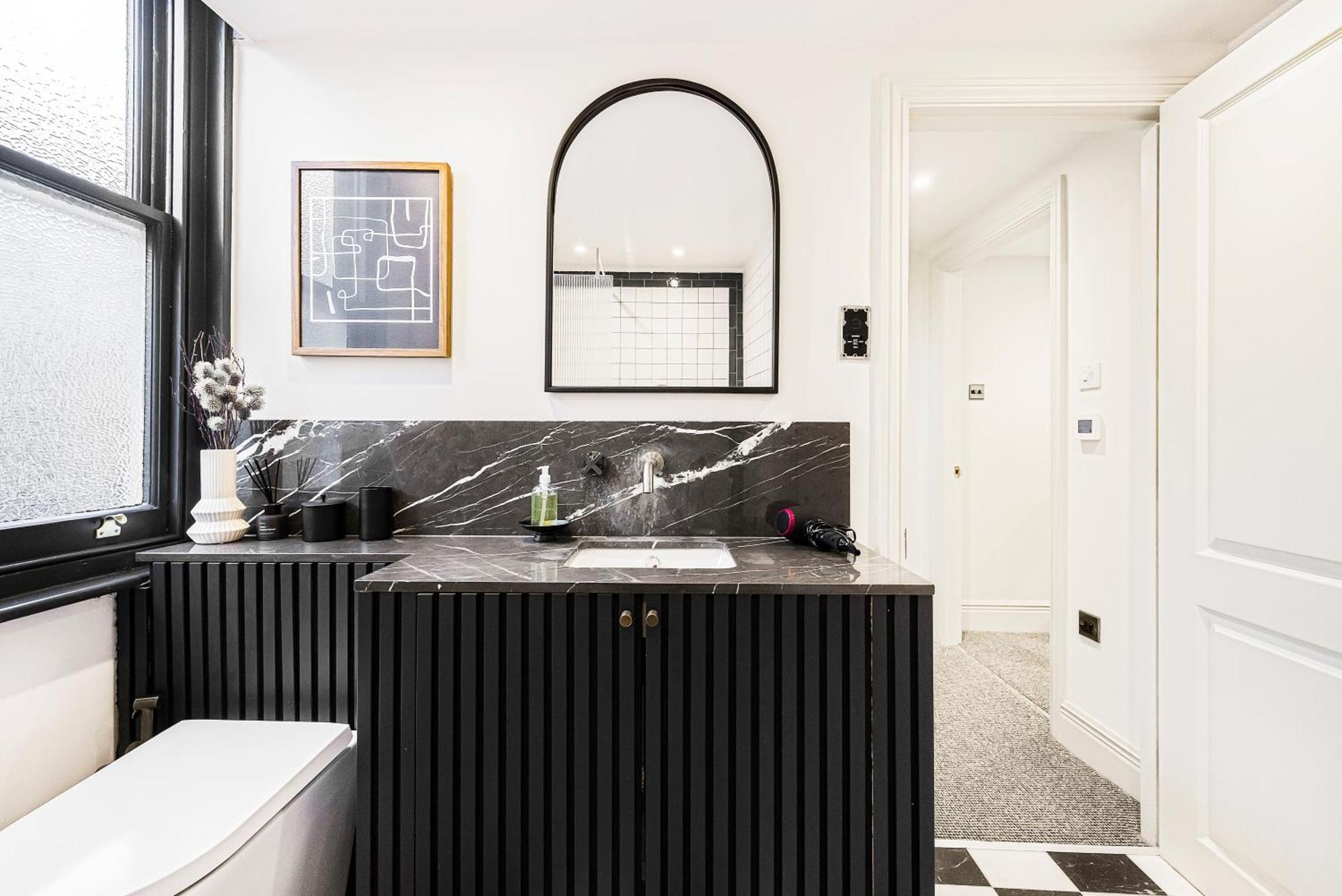 Stylish 2-bed Townhouse In Mayfair Apartment *