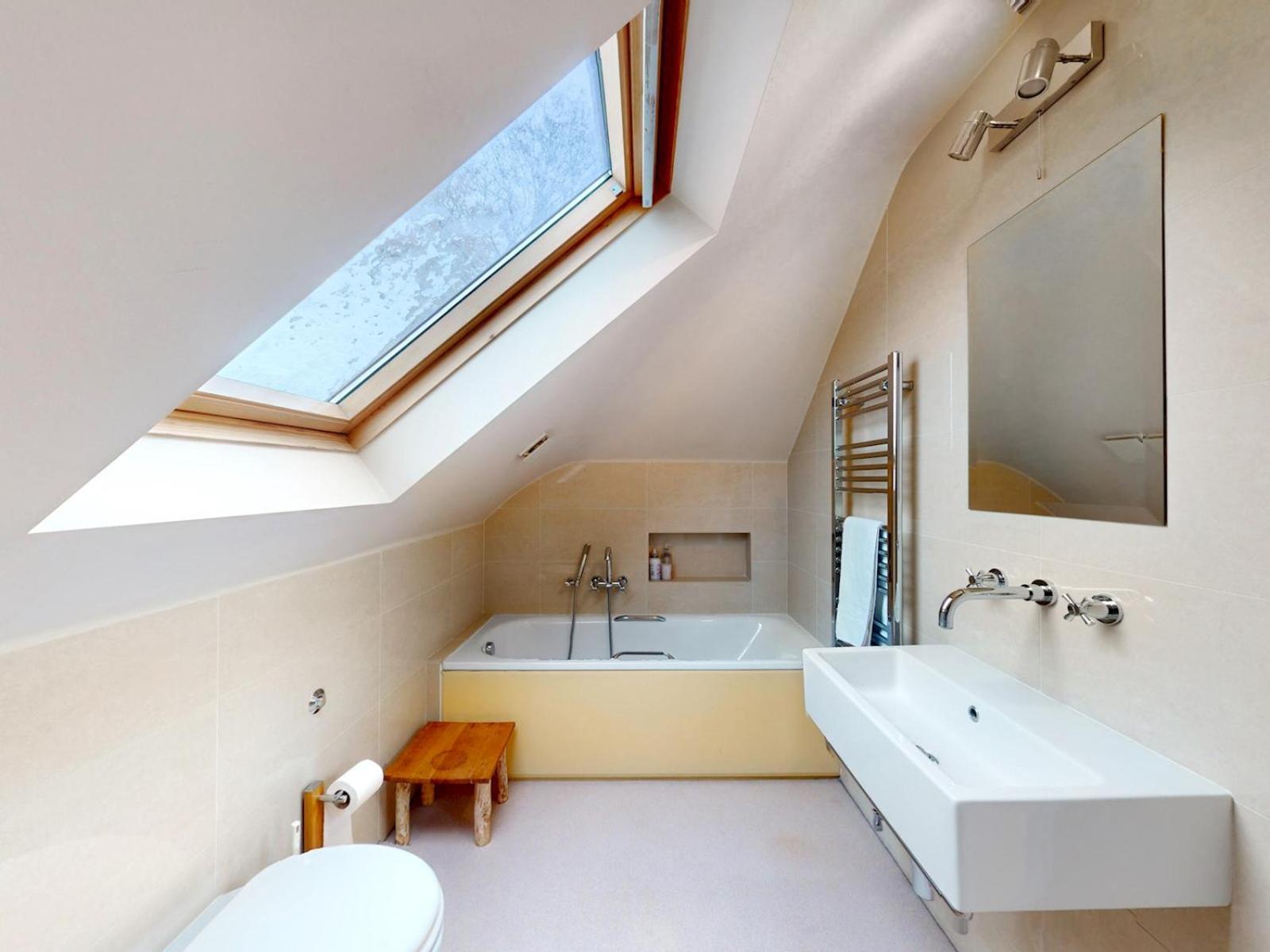 Vakantiehuis Pass The Keys Charming House In Golders