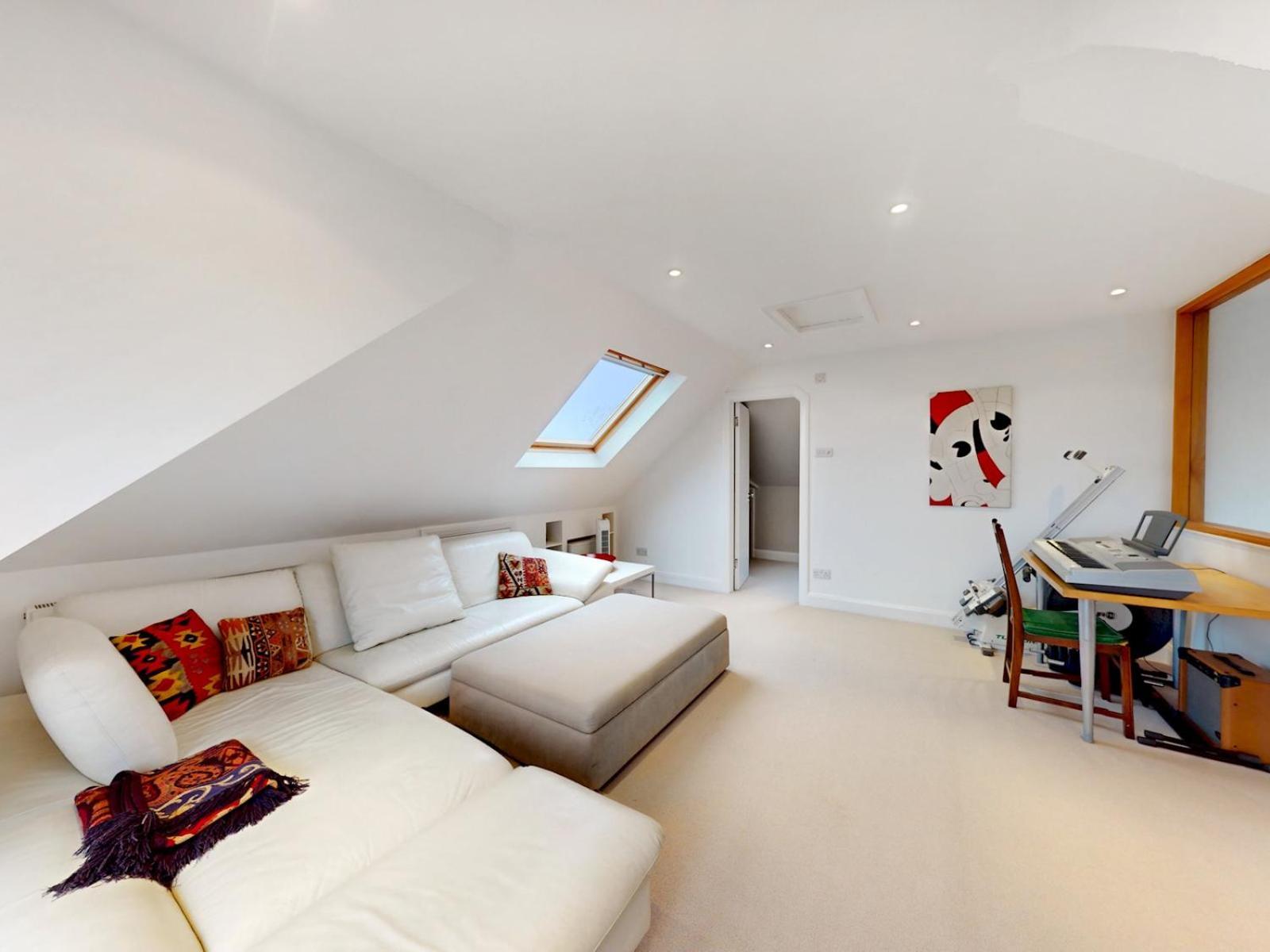 Vakantiehuis Pass The Keys Charming House In Golders Londen