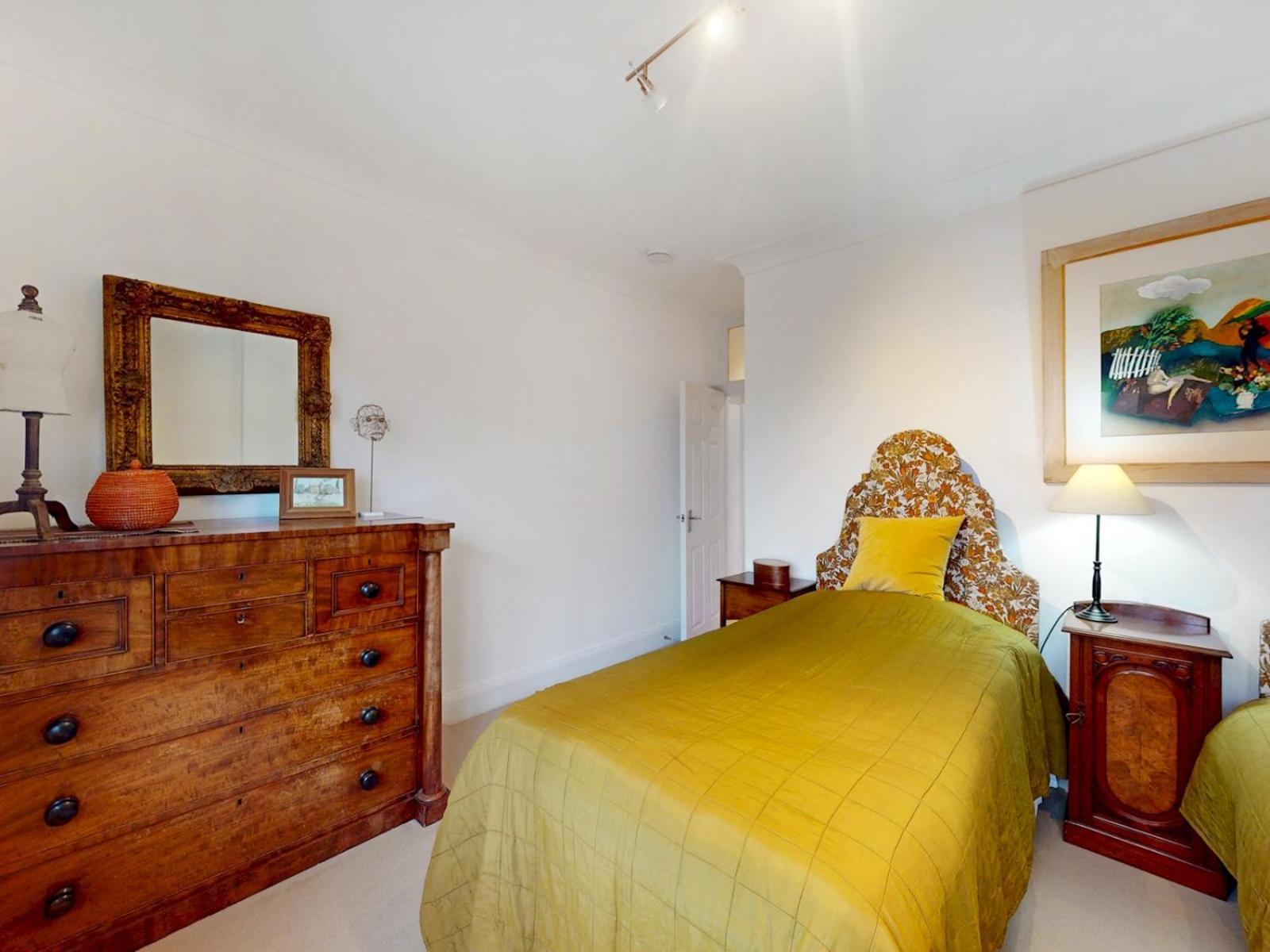 Vakantiehuis Pass The Keys Charming House In Golders Londen