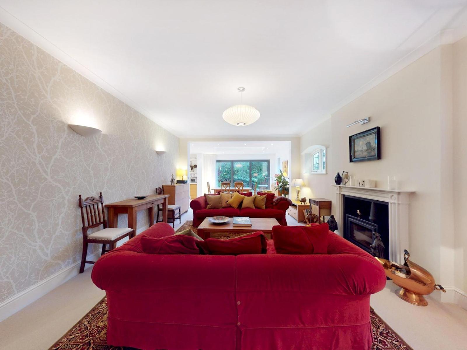 Vakantiehuis Pass The Keys Charming House In Golders
