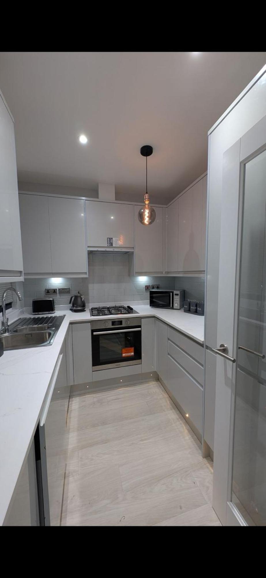 Family Friendly Fully Refurbished 3 Bedroom, 3 Bathroom In Apartment London
