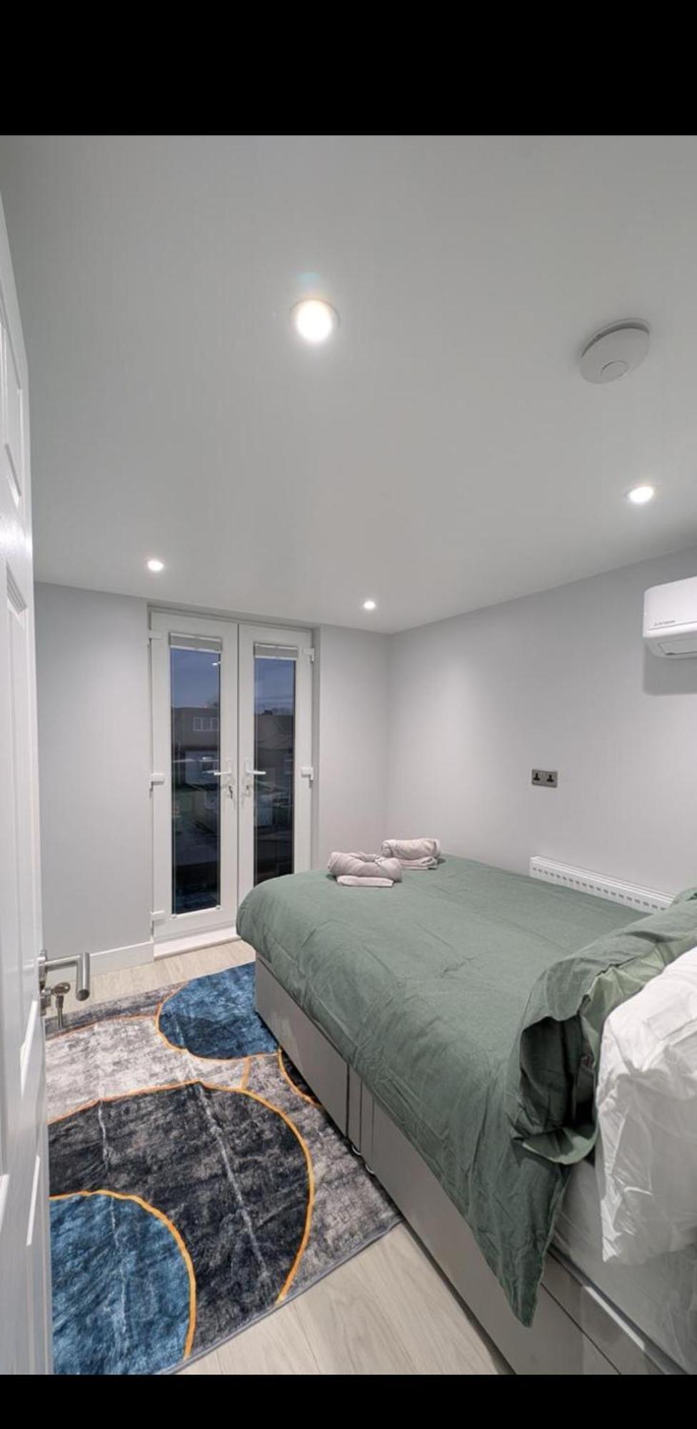 Family Friendly Fully Refurbished 3 Bedroom, 3 Bathroom In London