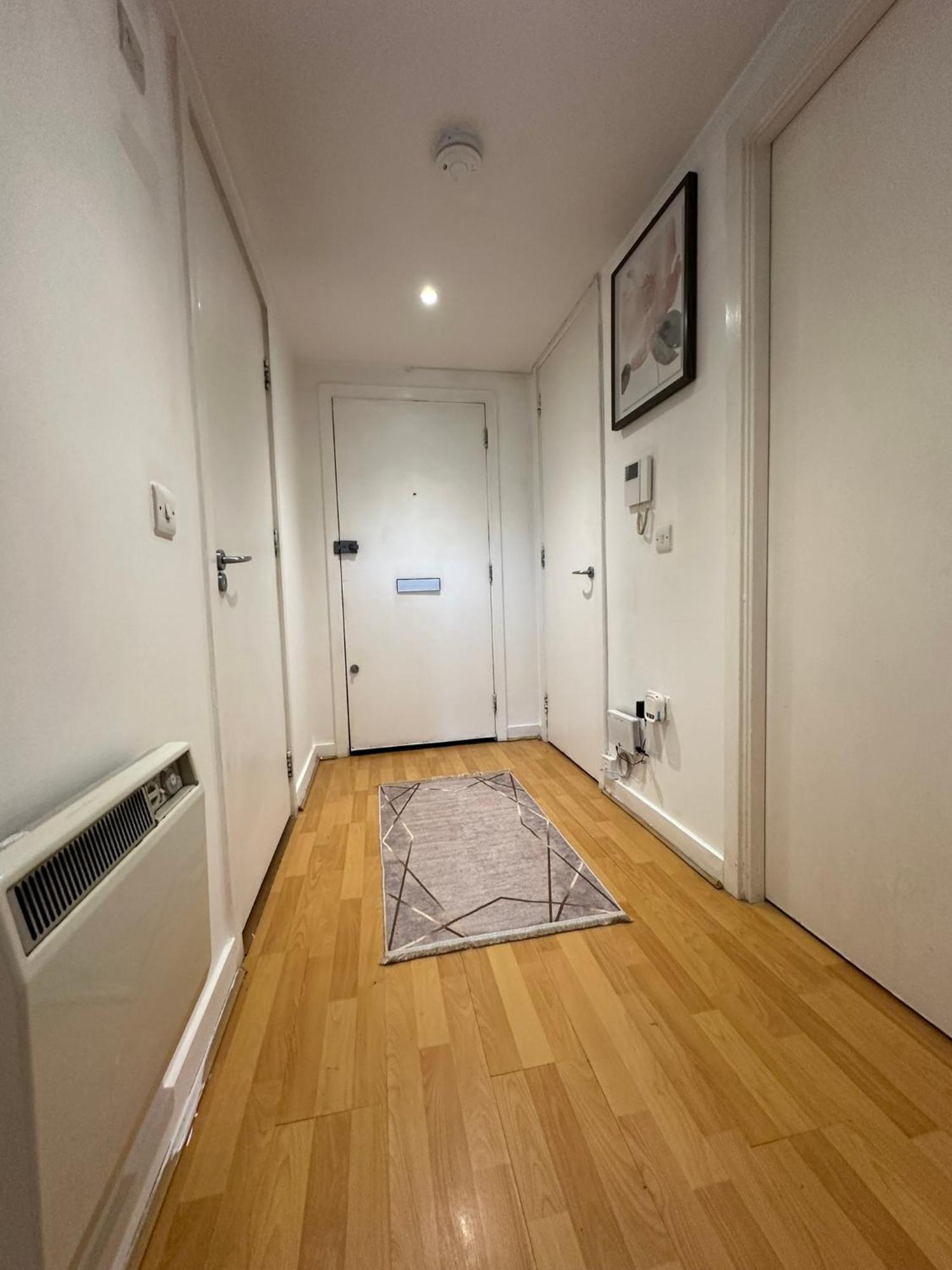 Apartment Charming 1bdr Serviced Condo! 4 Guests Pool N Free Parking London