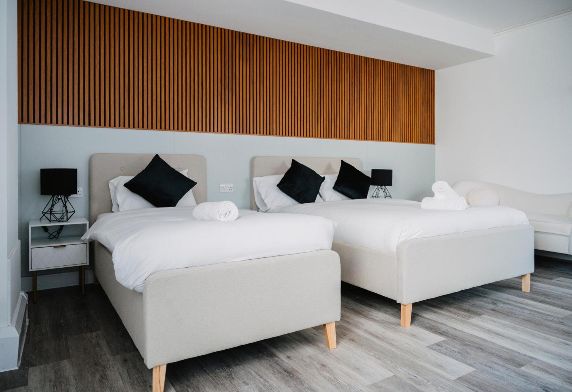 Hotel Wns Skylines Village