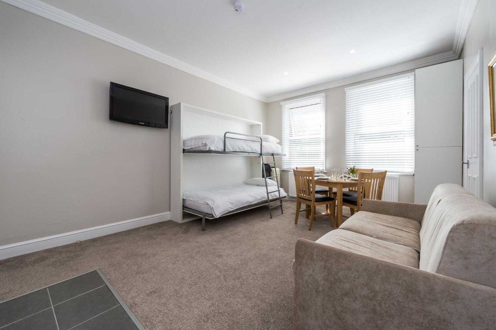 Apartment Stylish Apartment,12 Minutes Tube To Oxford Street,central London,ac,free Wifi *