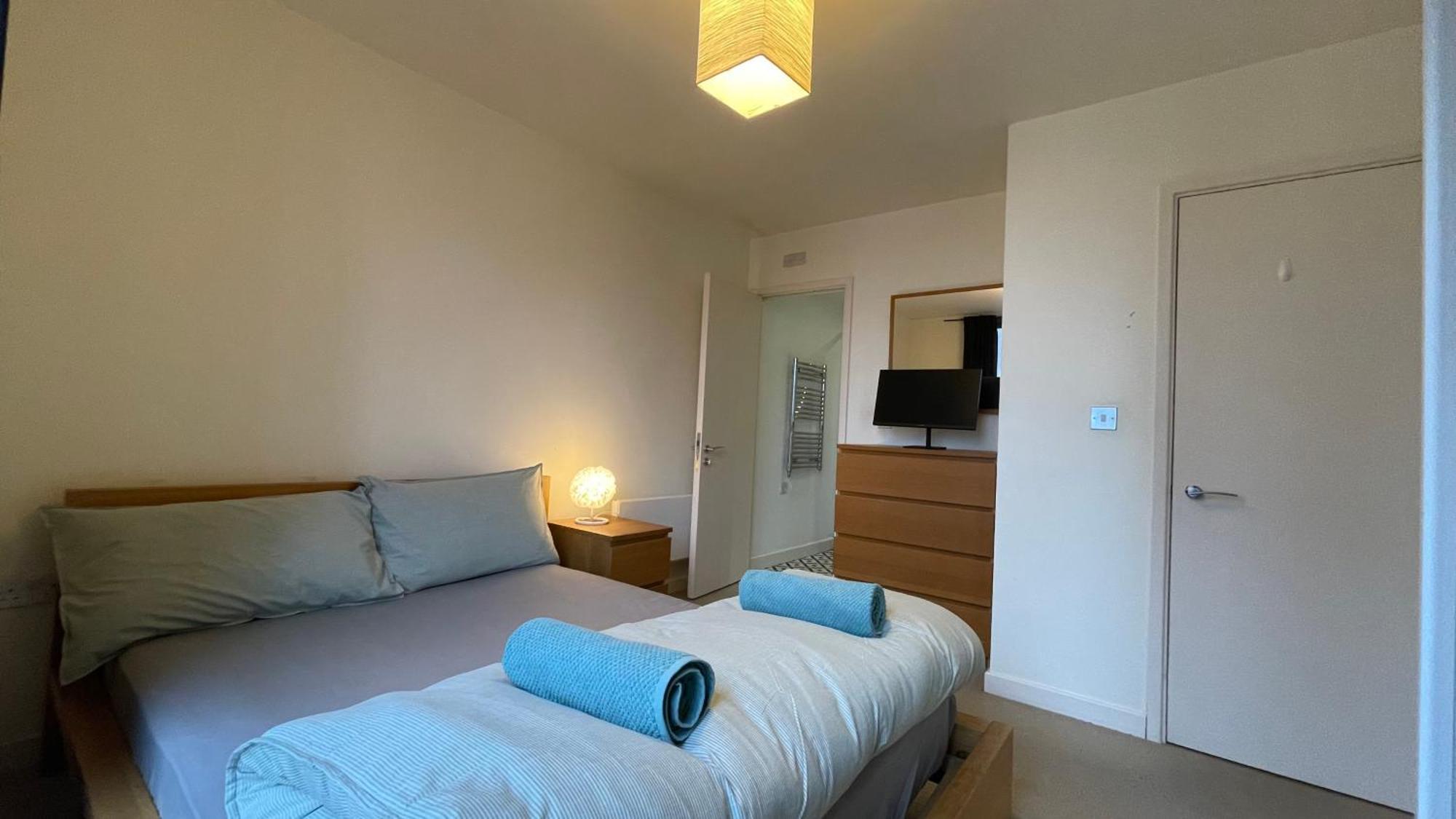 Stratford 2 Bedroom With 2 Bathrooms & Great Links *