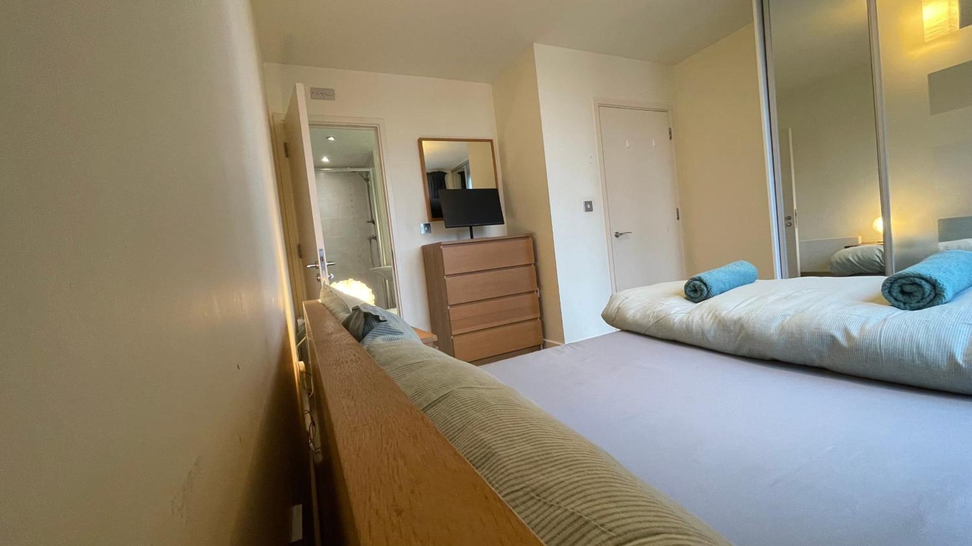 Stratford 2 Bedroom With 2 Bathrooms & Great Links * London