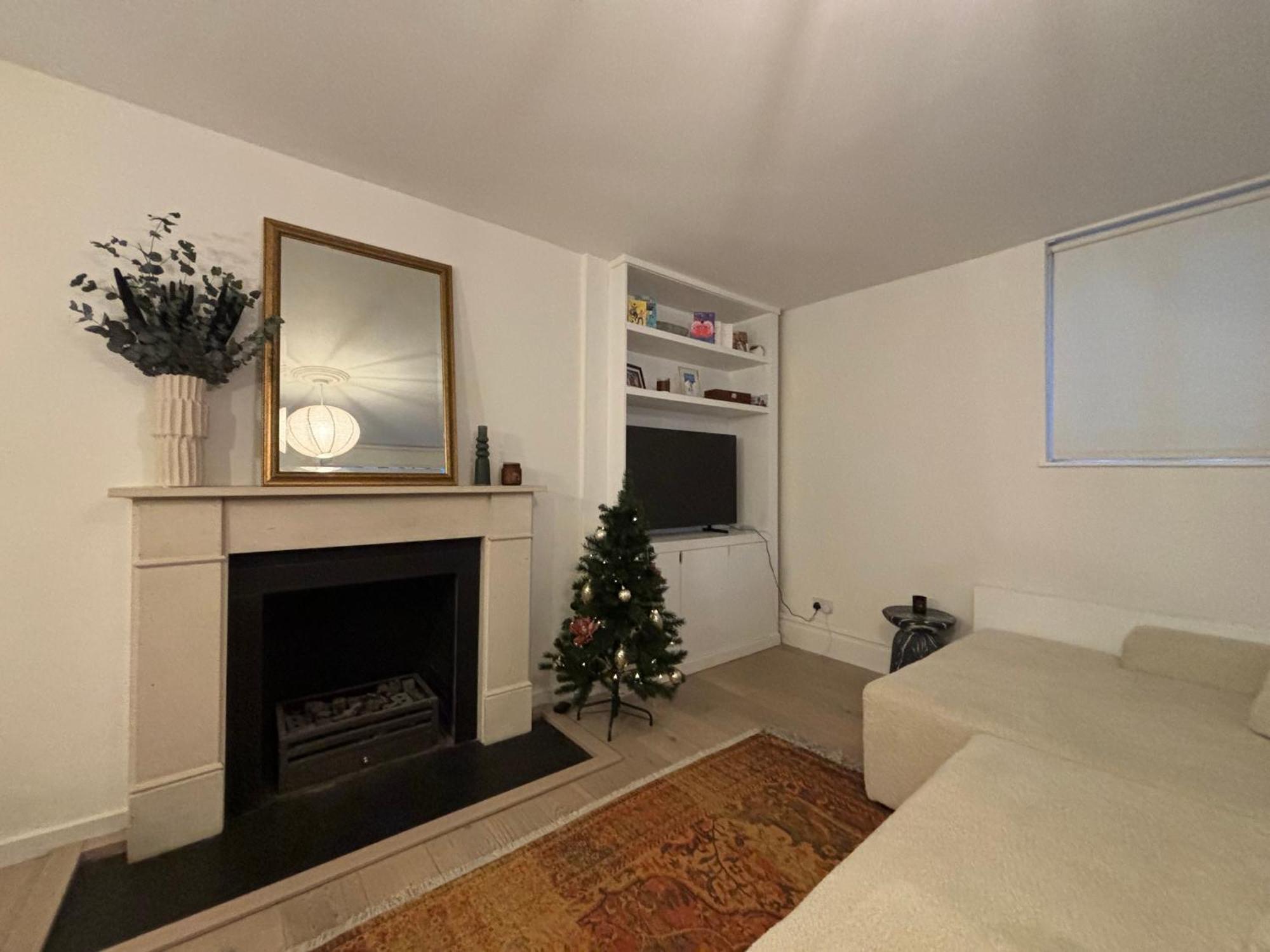 Pristine 2bd Flat With Private Patio Earls Court Apartment *