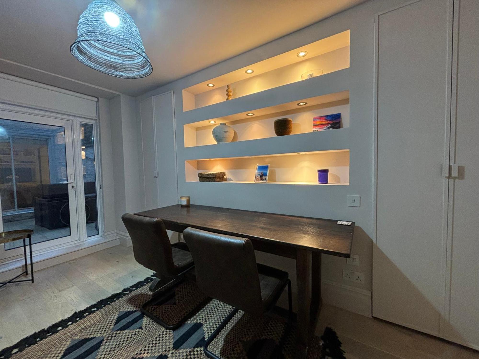 Pristine 2bd Flat With Private Patio Earls Court *