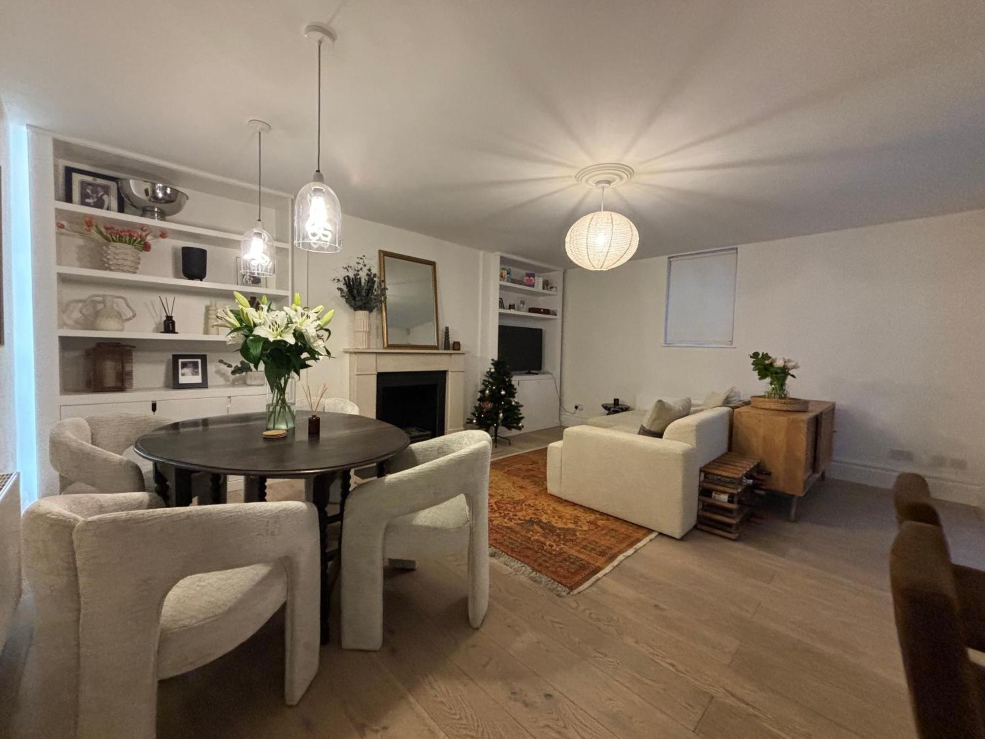 Pristine 2bd Flat With Private Patio Earls Court * London