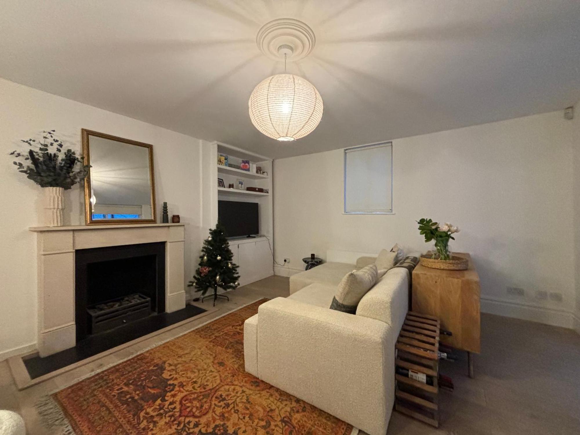 Pristine 2bd Flat With Private Patio Earls Court Apartment *