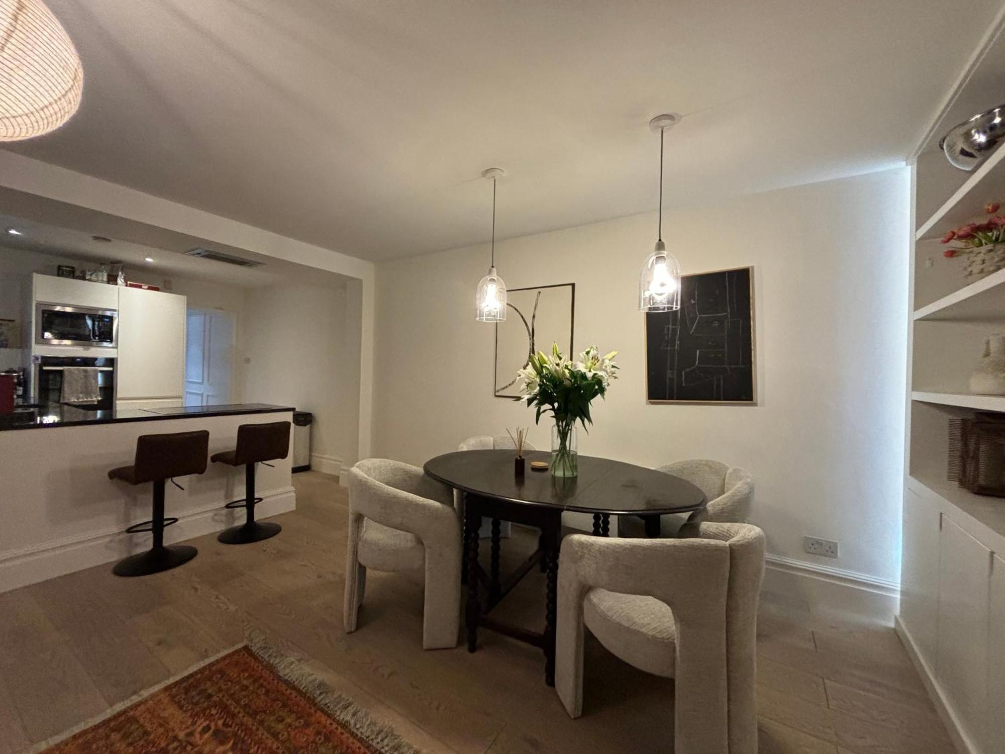 Apartment Pristine 2bd Flat With Private Patio Earls Court London
