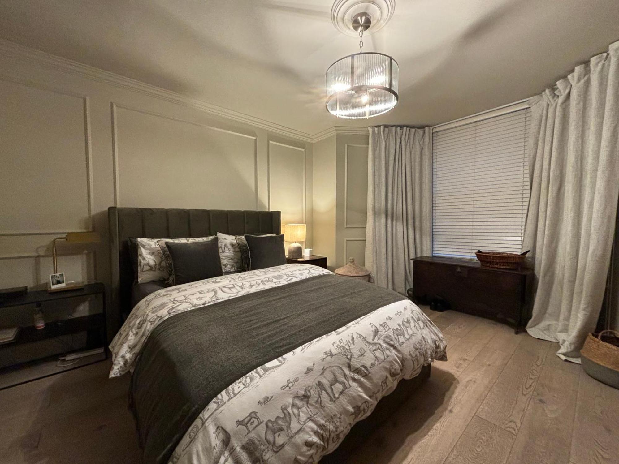 Pristine 2bd Flat With Private Patio Earls Court London