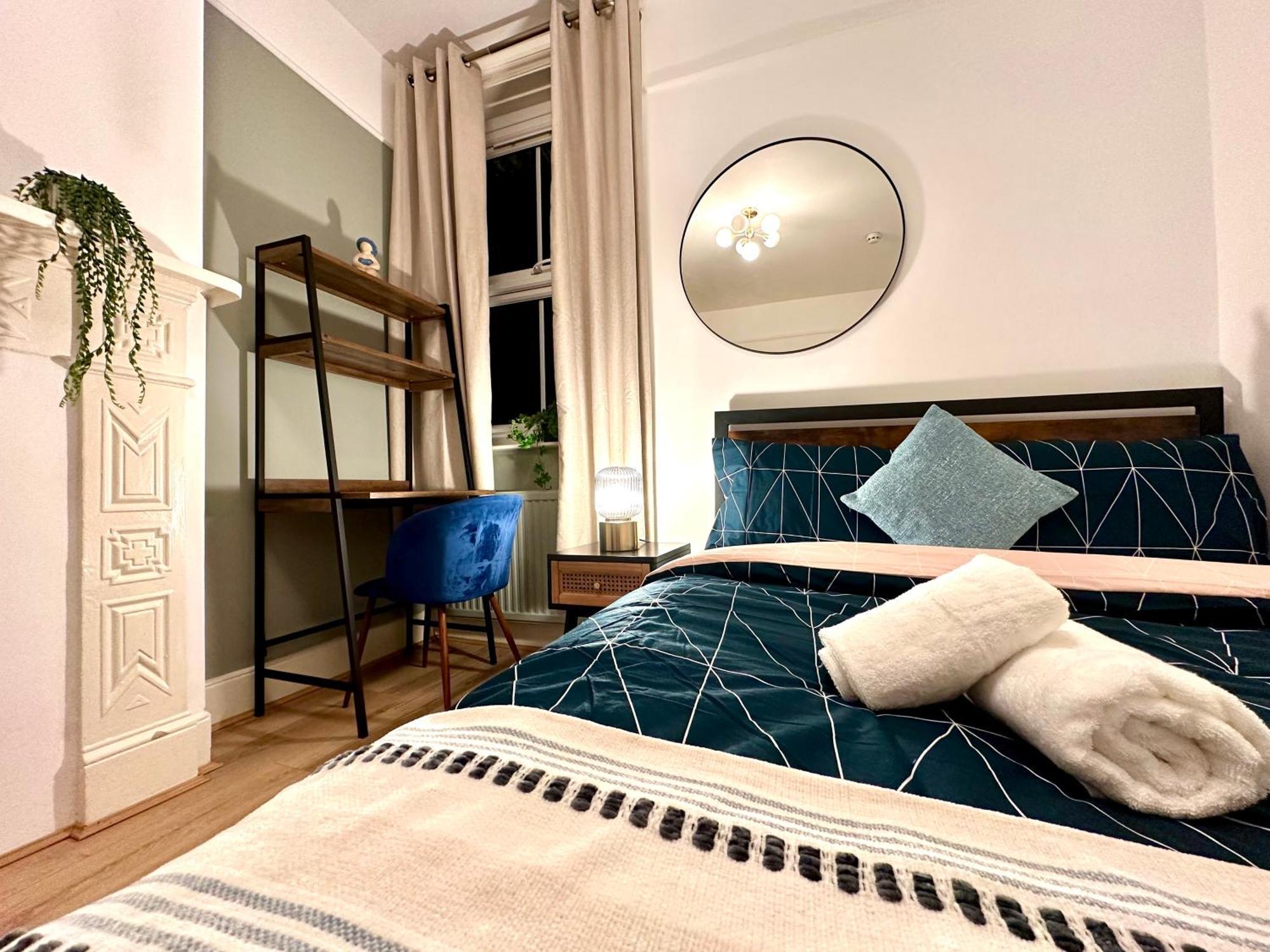 Delux Near Centre * London