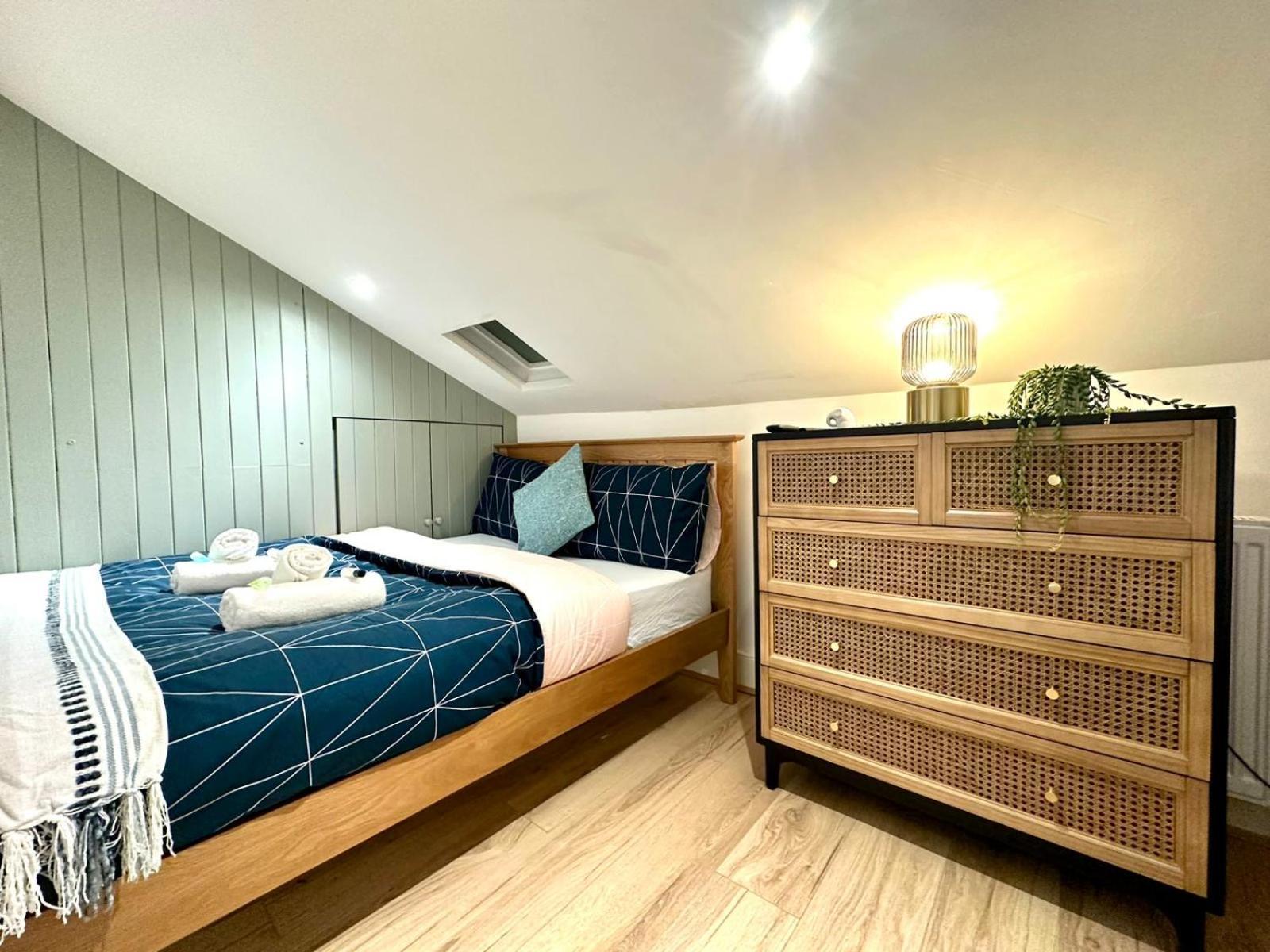 Delux Near Centre * London