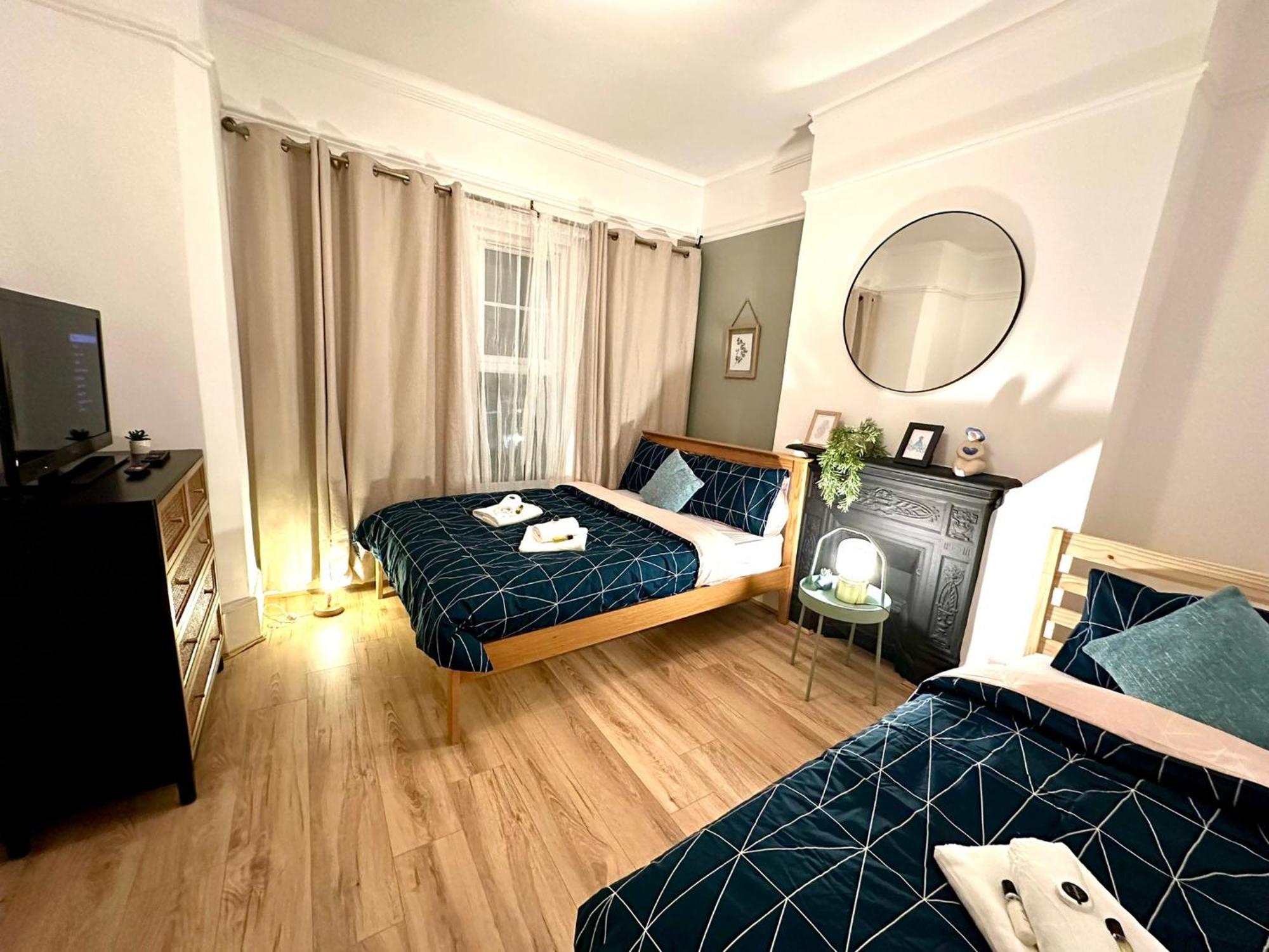 Delux Near Centre * London